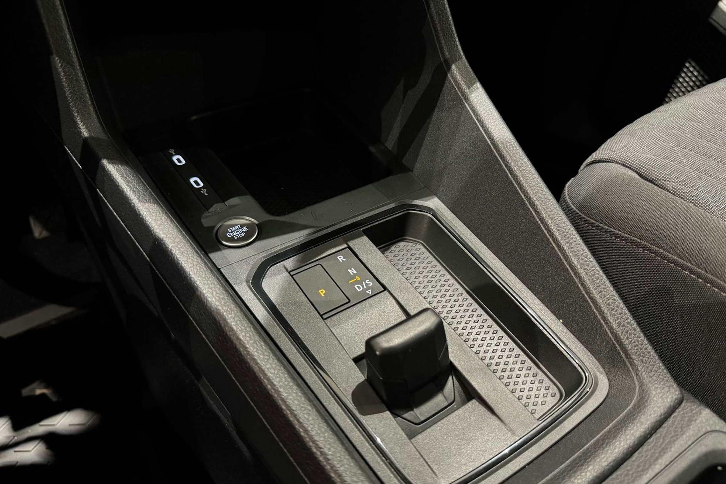 met. musta Volkswagen Caddy Maxi 2026 kuva 24.