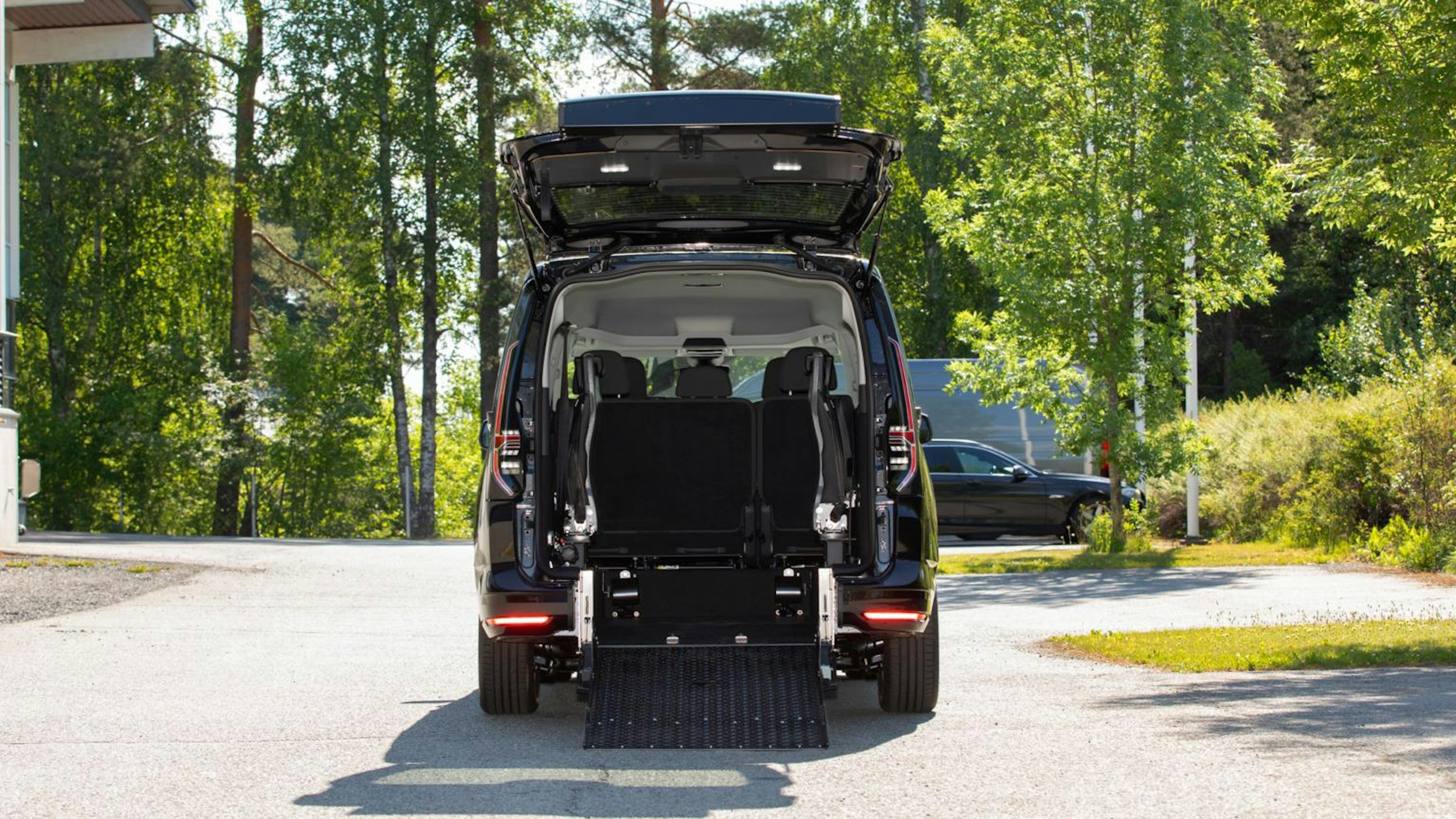 valkoinen Volkswagen Caddy Maxi 2026 kuva 2.