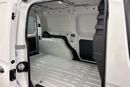 valkoinen Volkswagen Caddy Maxi 2026 kuva 23.