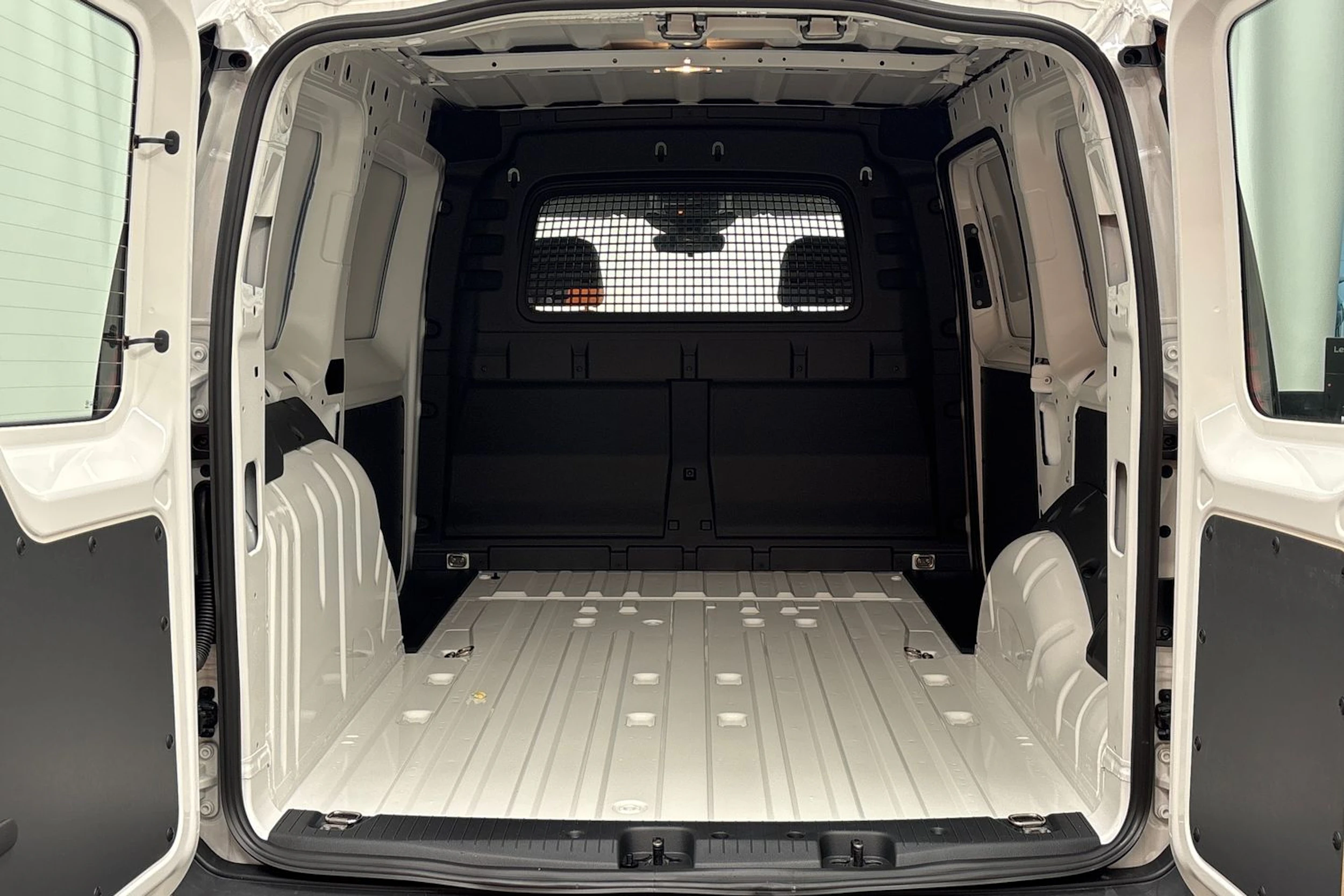 valkoinen Volkswagen Caddy Maxi 2026 kuva 24.