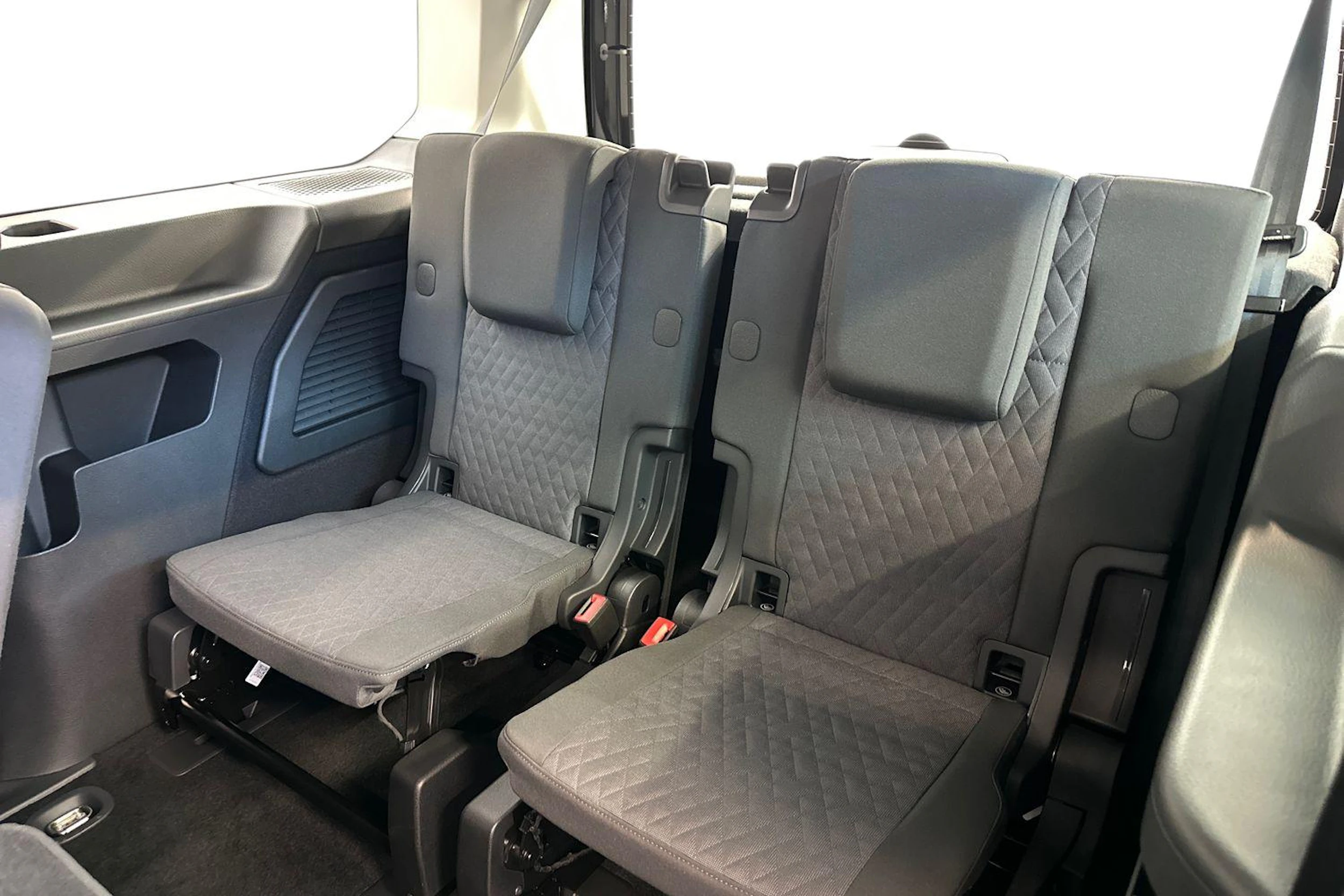 musta Volkswagen Caddy Maxi 2026 kuva 9.