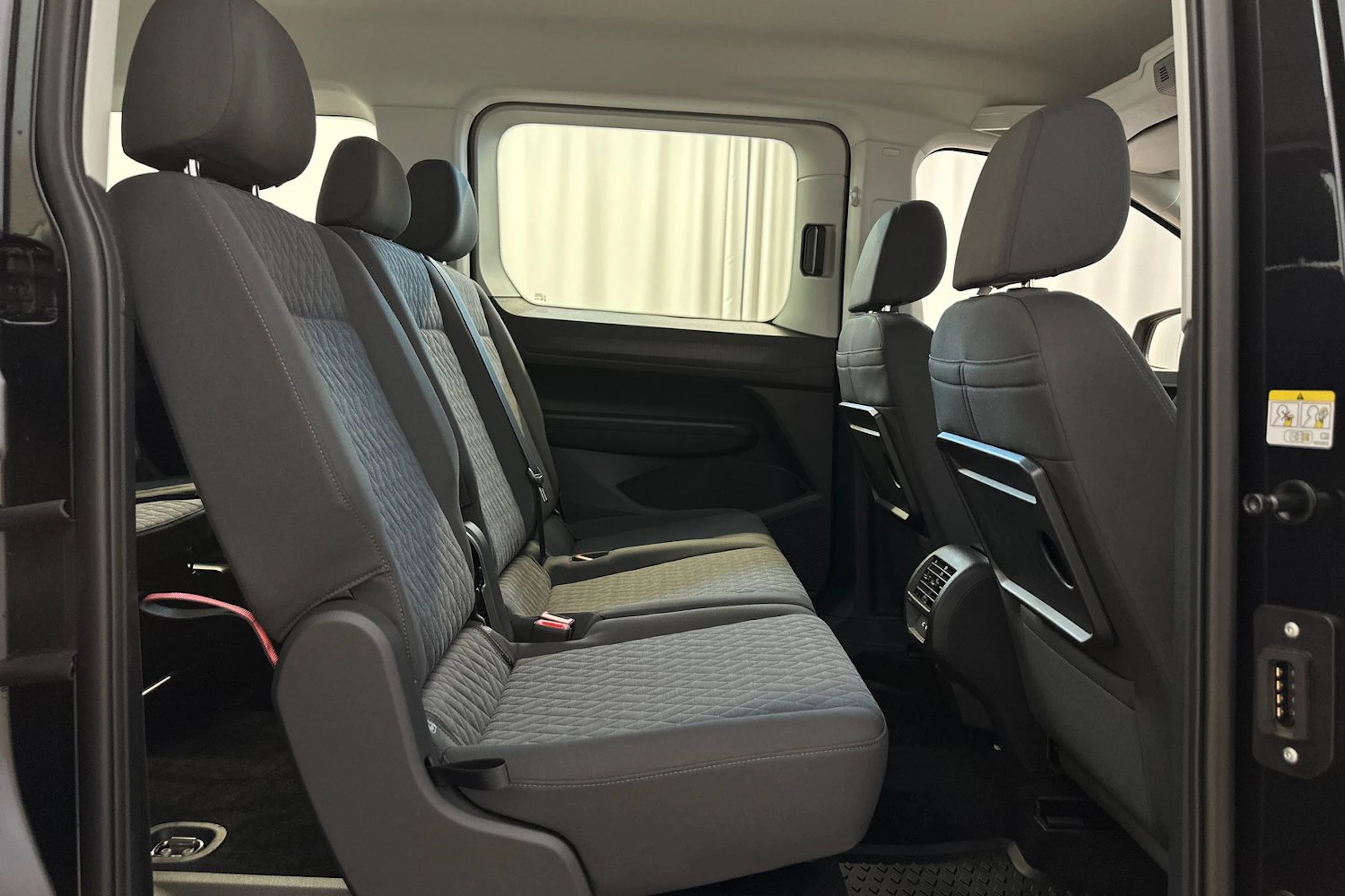 musta Volkswagen Caddy Maxi 2026 kuva 12.