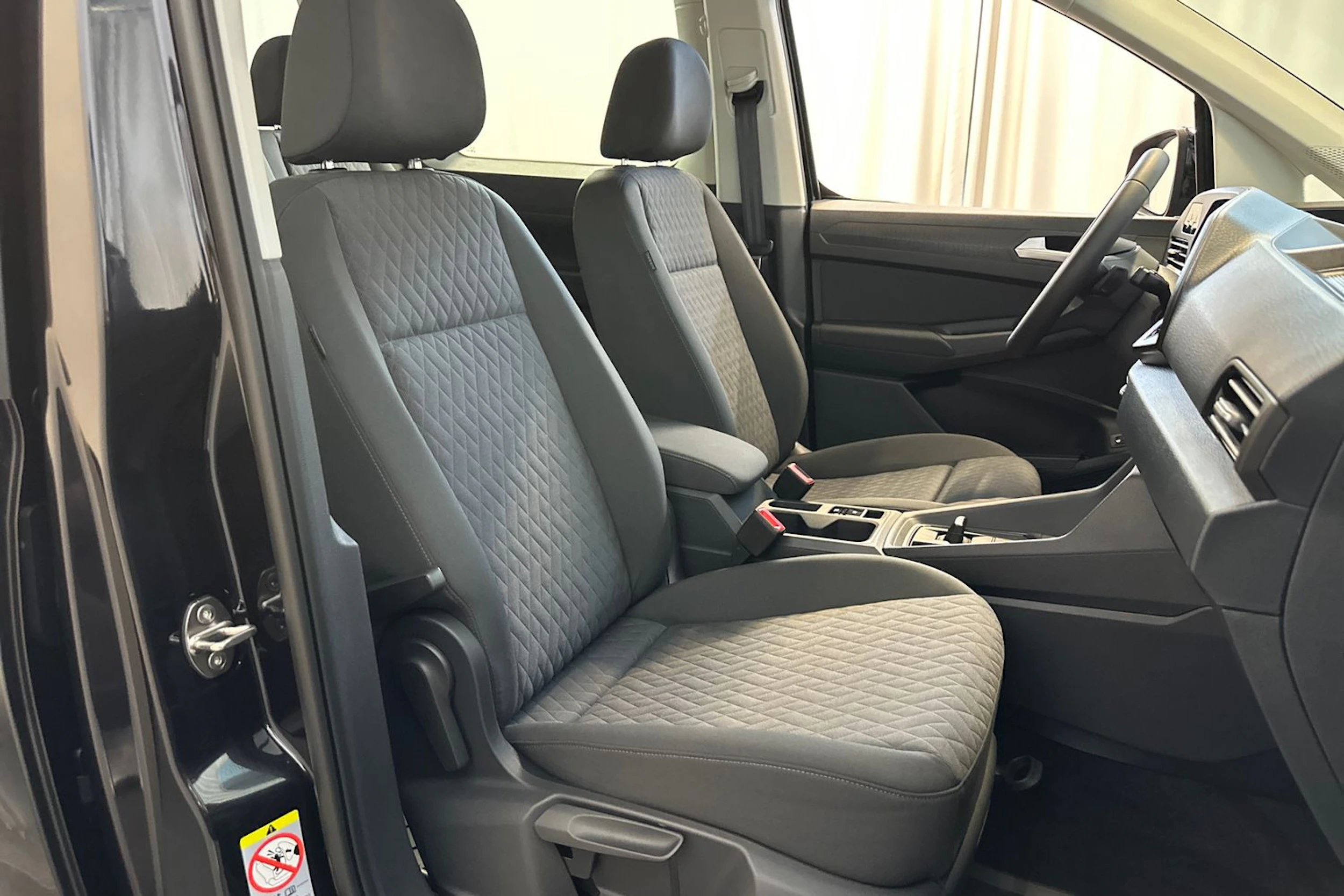 musta Volkswagen Caddy Maxi 2026 kuva 13.