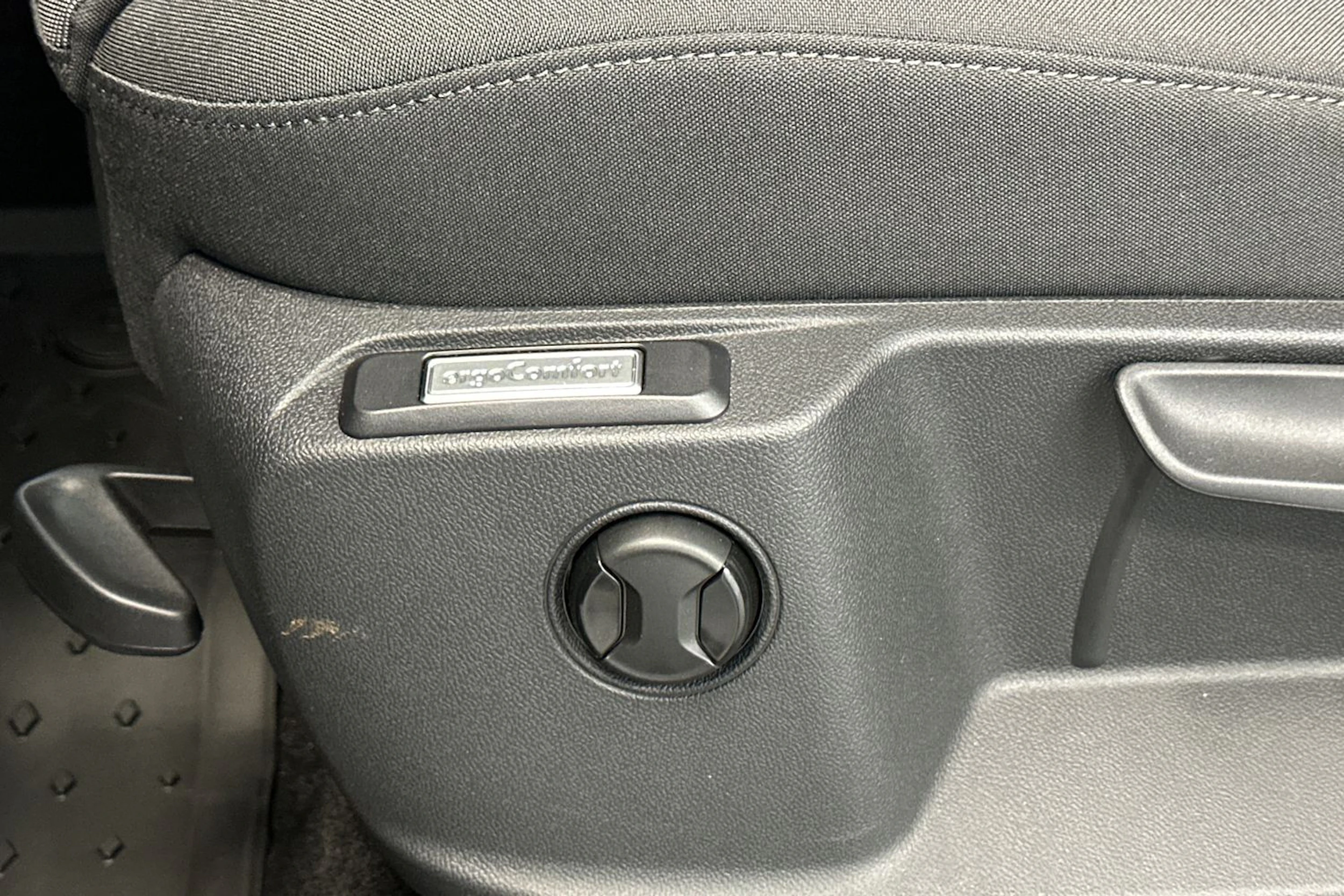 musta Volkswagen Caddy Maxi 2026 kuva 17.