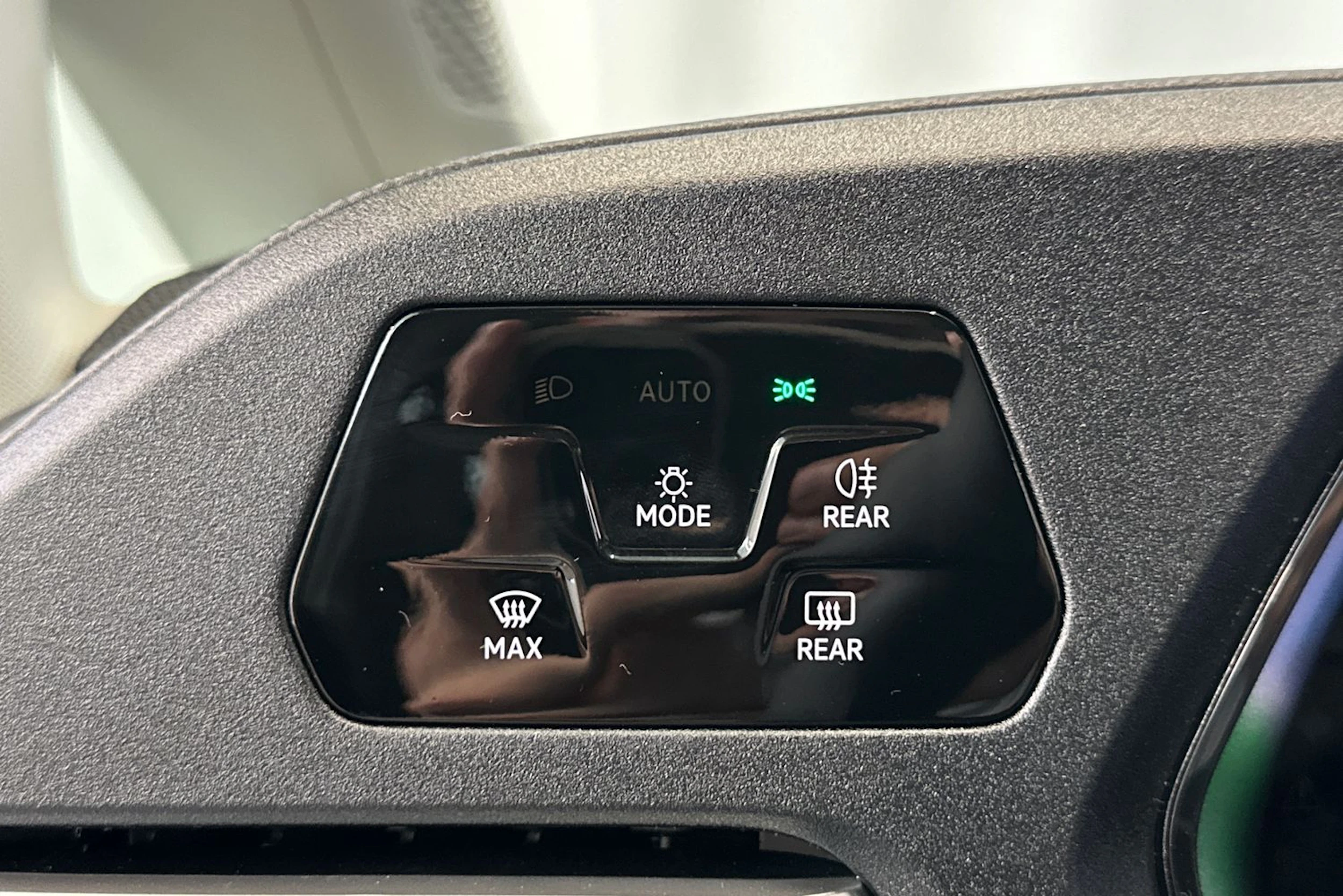 musta Volkswagen Caddy Maxi 2026 kuva 18.