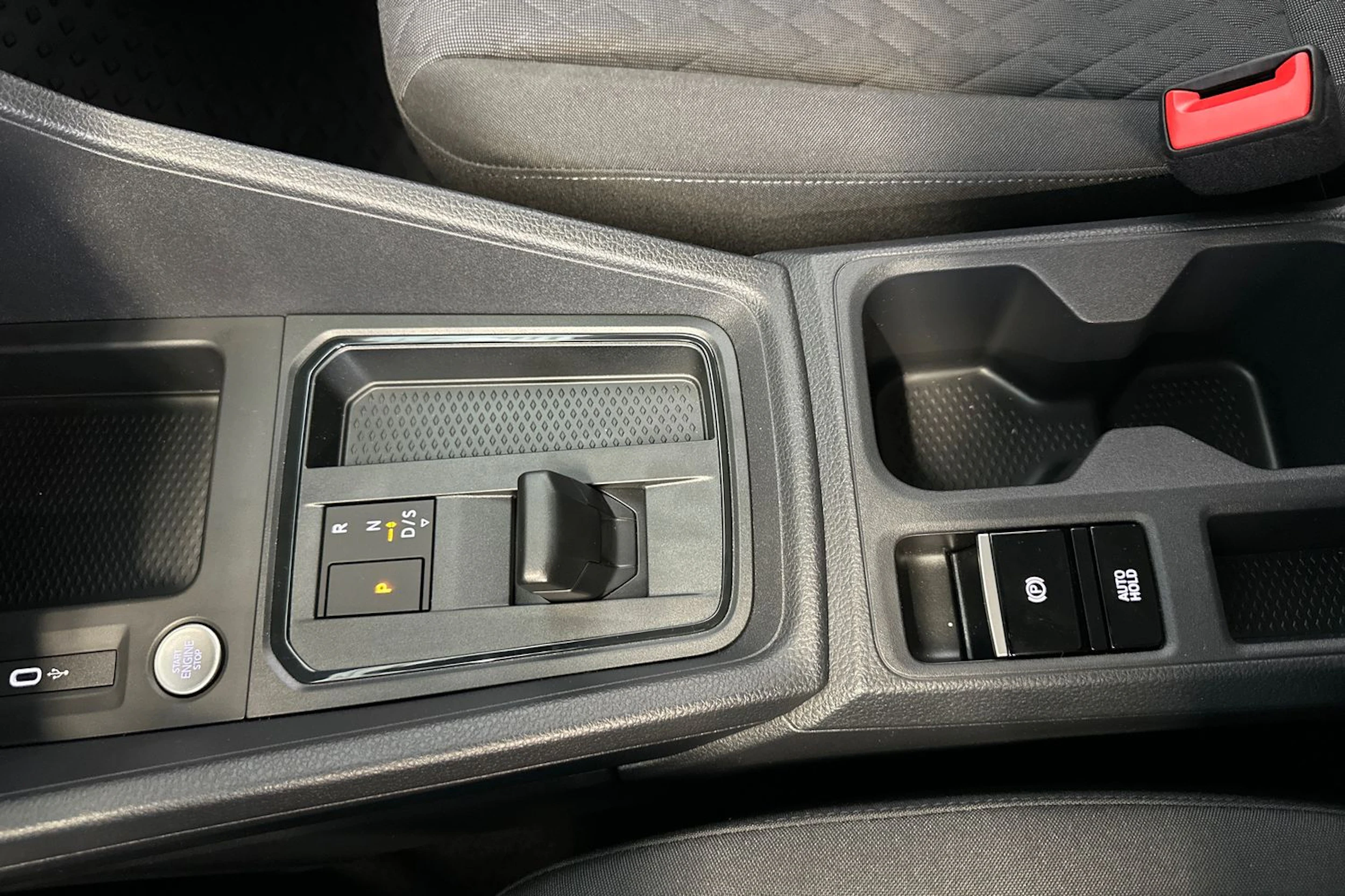 musta Volkswagen Caddy Maxi 2026 kuva 22.