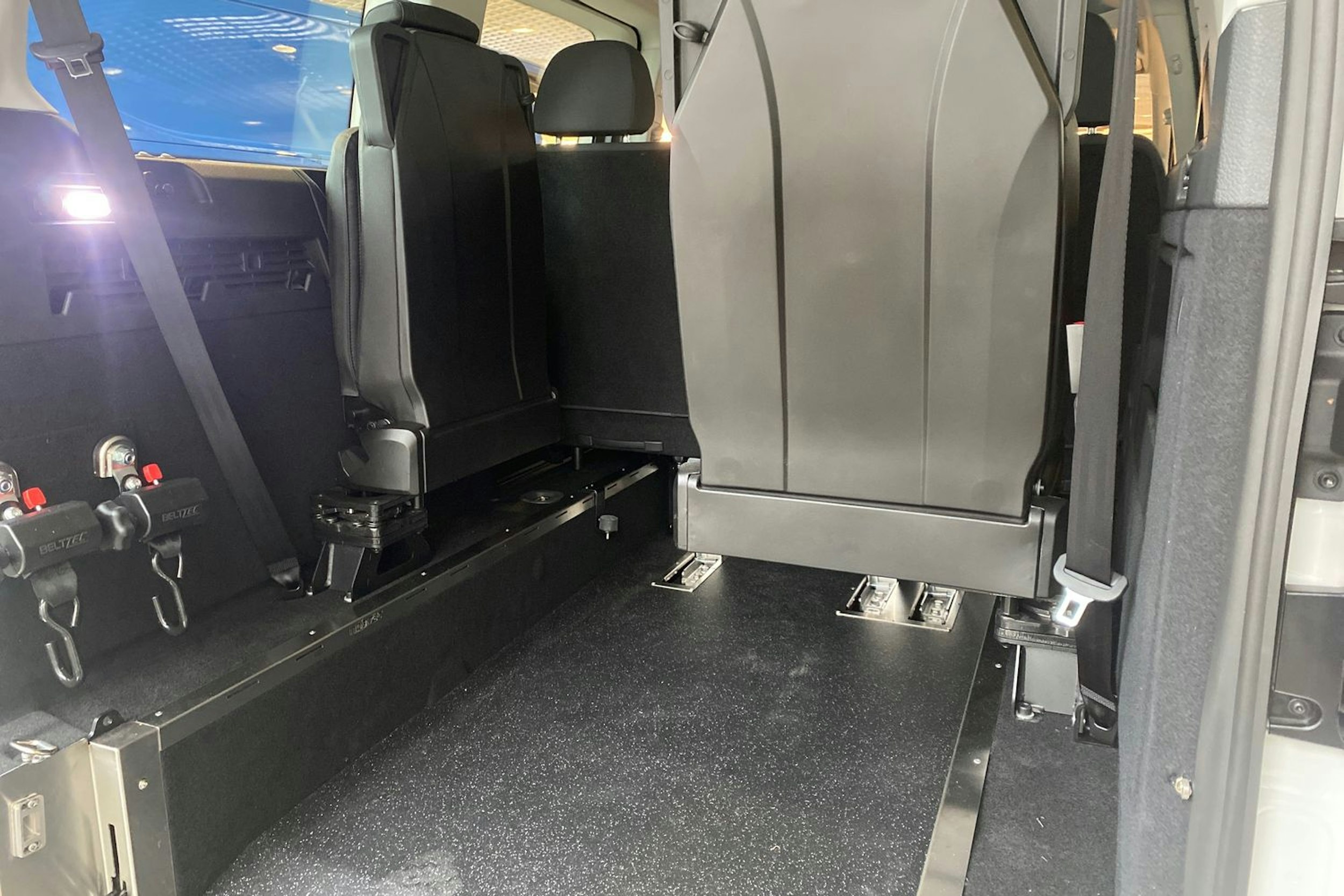 musta Volkswagen Caddy Maxi 2026 kuva 10.