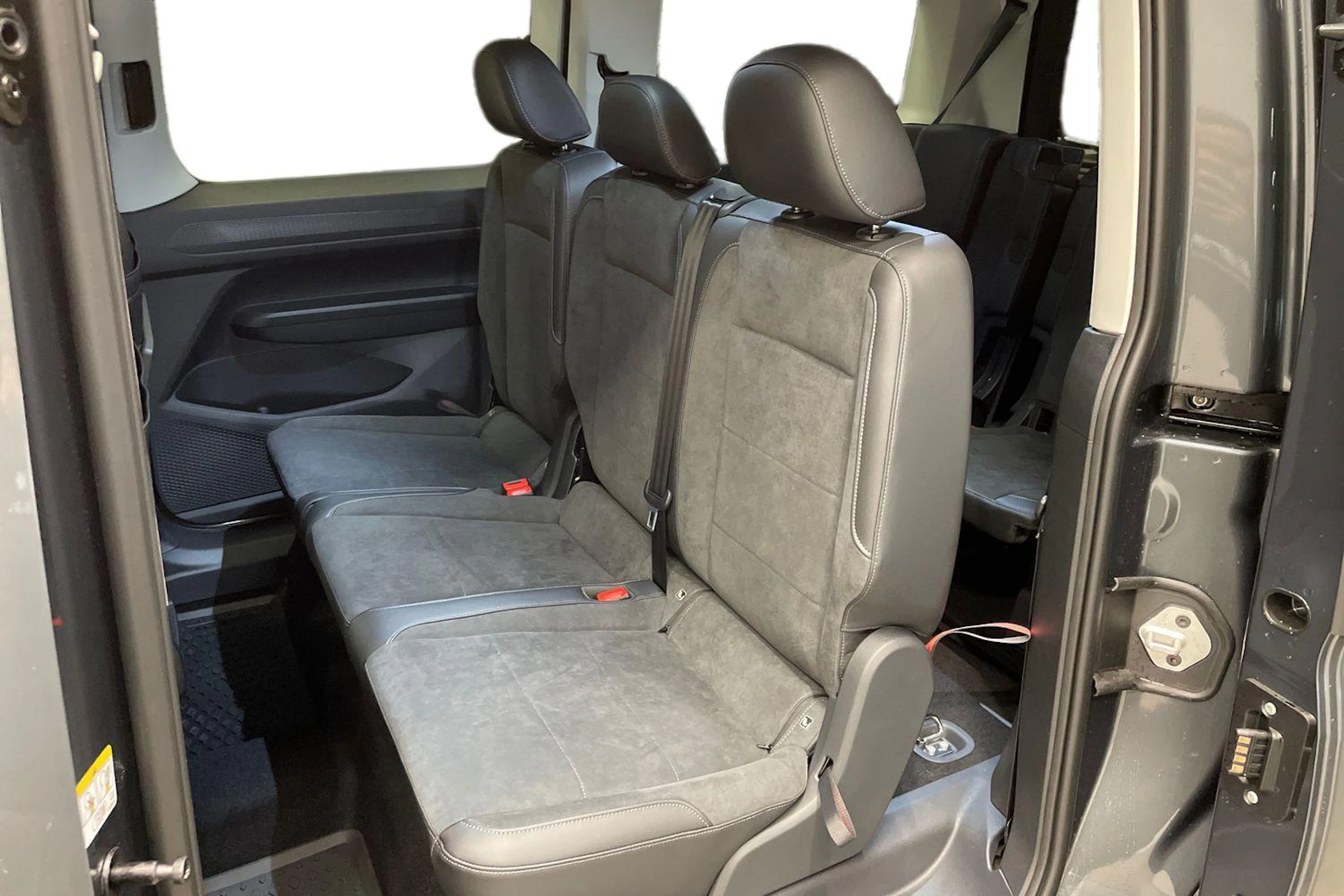 Harmaa Volkswagen Caddy 2026 kuva 8.