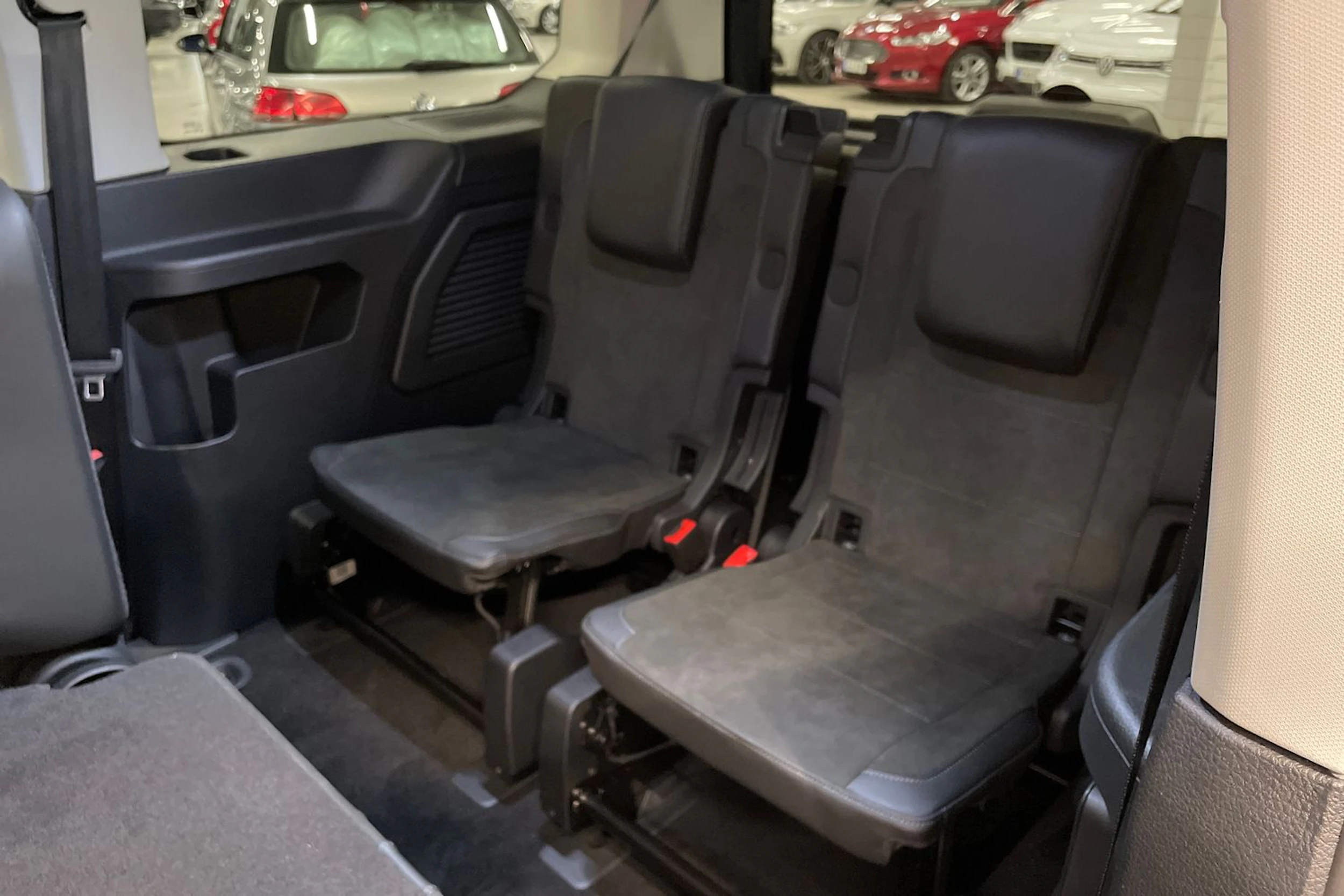 Harmaa Volkswagen Caddy 2026 kuva 10.