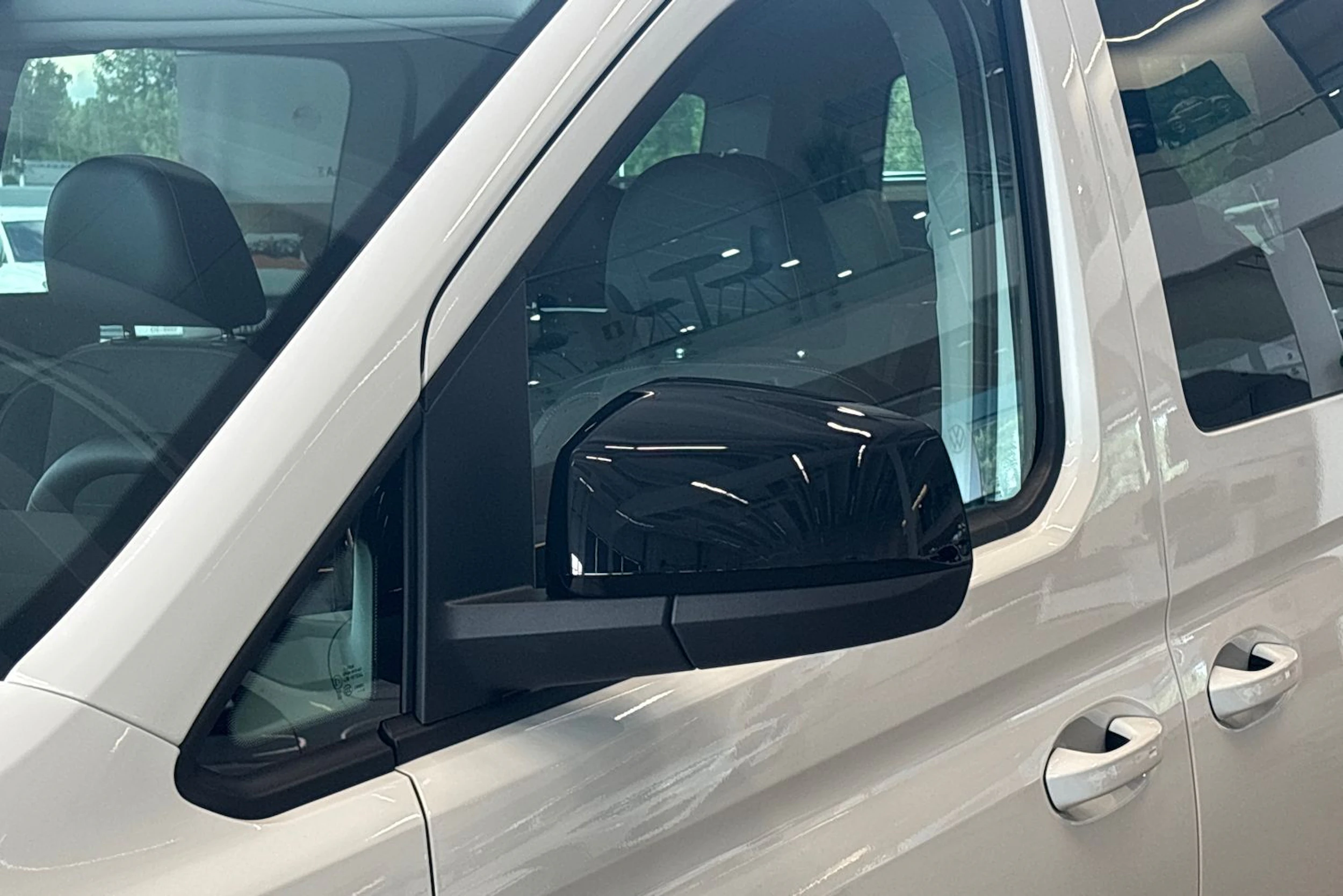 valkoinen Volkswagen Caddy Maxi 2026 kuva 16.
