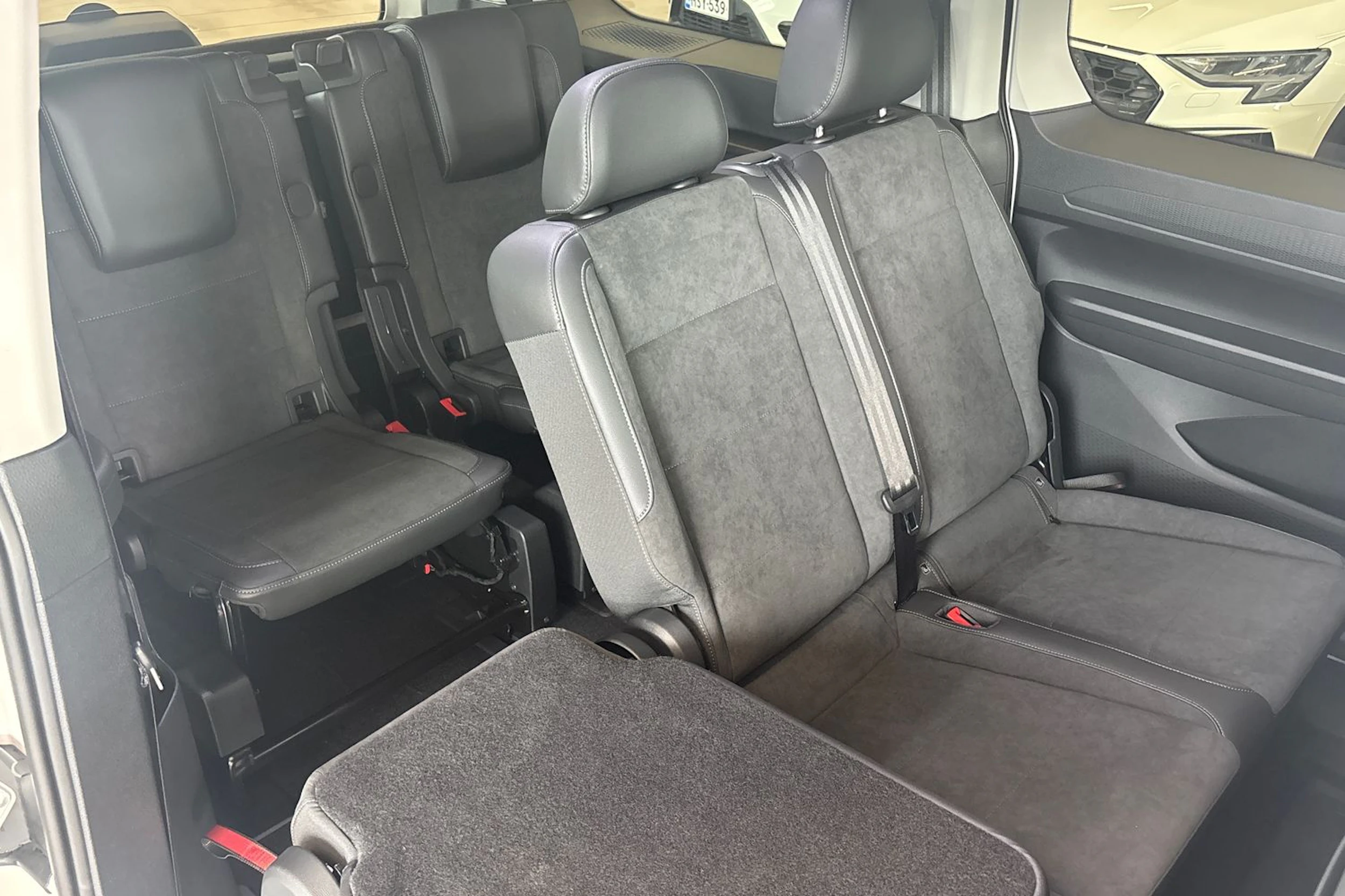 valkoinen Volkswagen Caddy Maxi 2026 kuva 18.