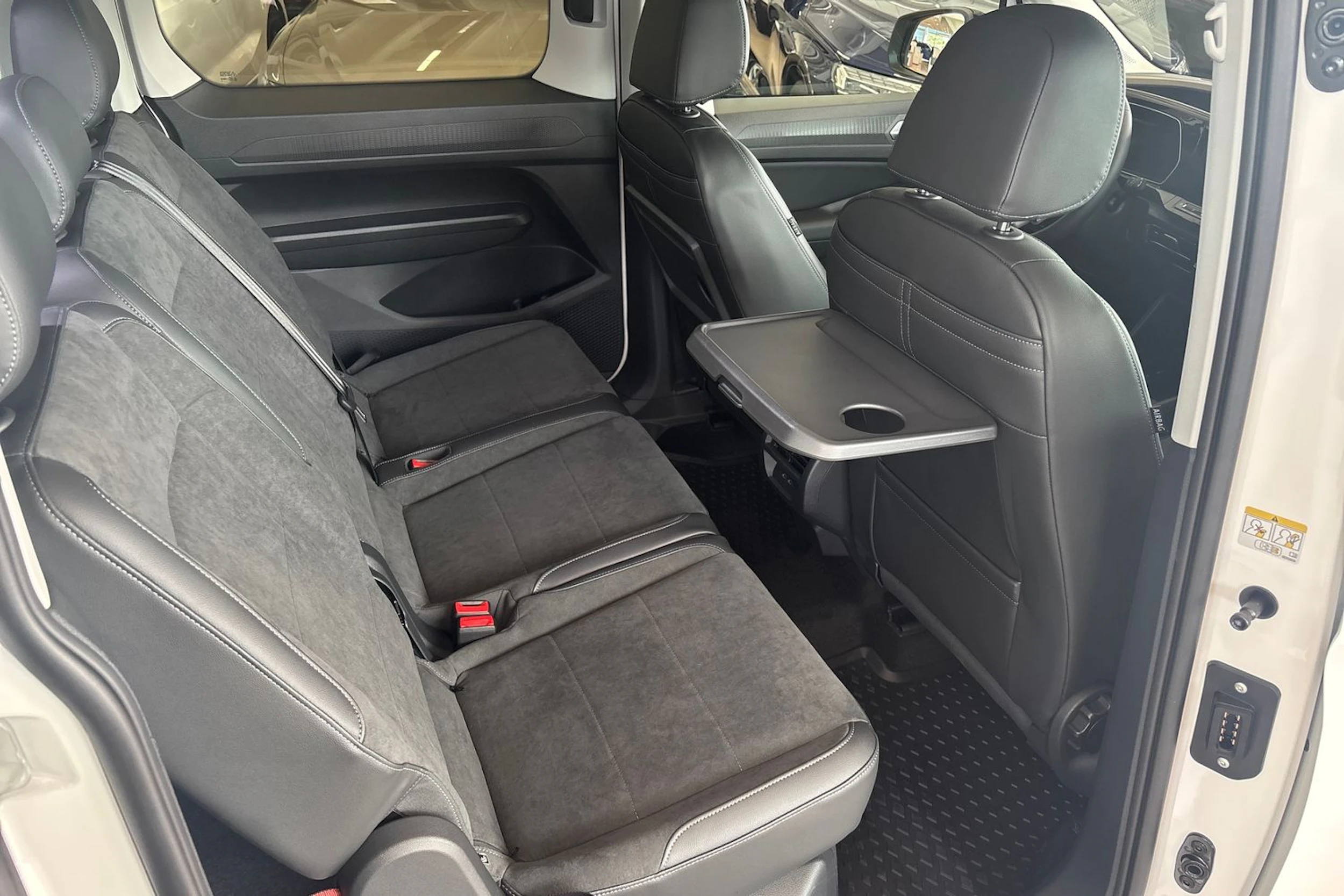 valkoinen Volkswagen Caddy Maxi 2026 kuva 19.