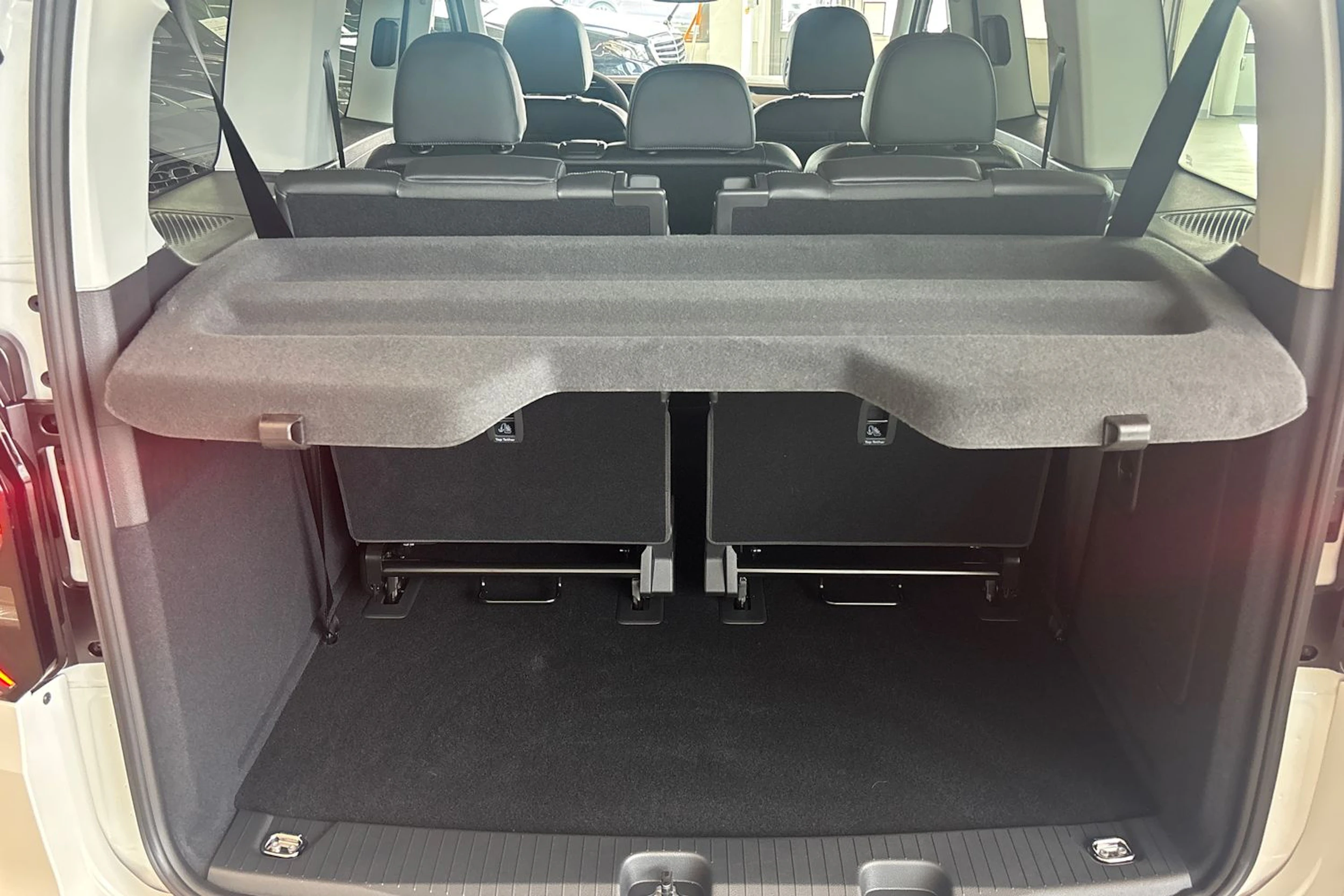 valkoinen Volkswagen Caddy Maxi 2026 kuva 22.