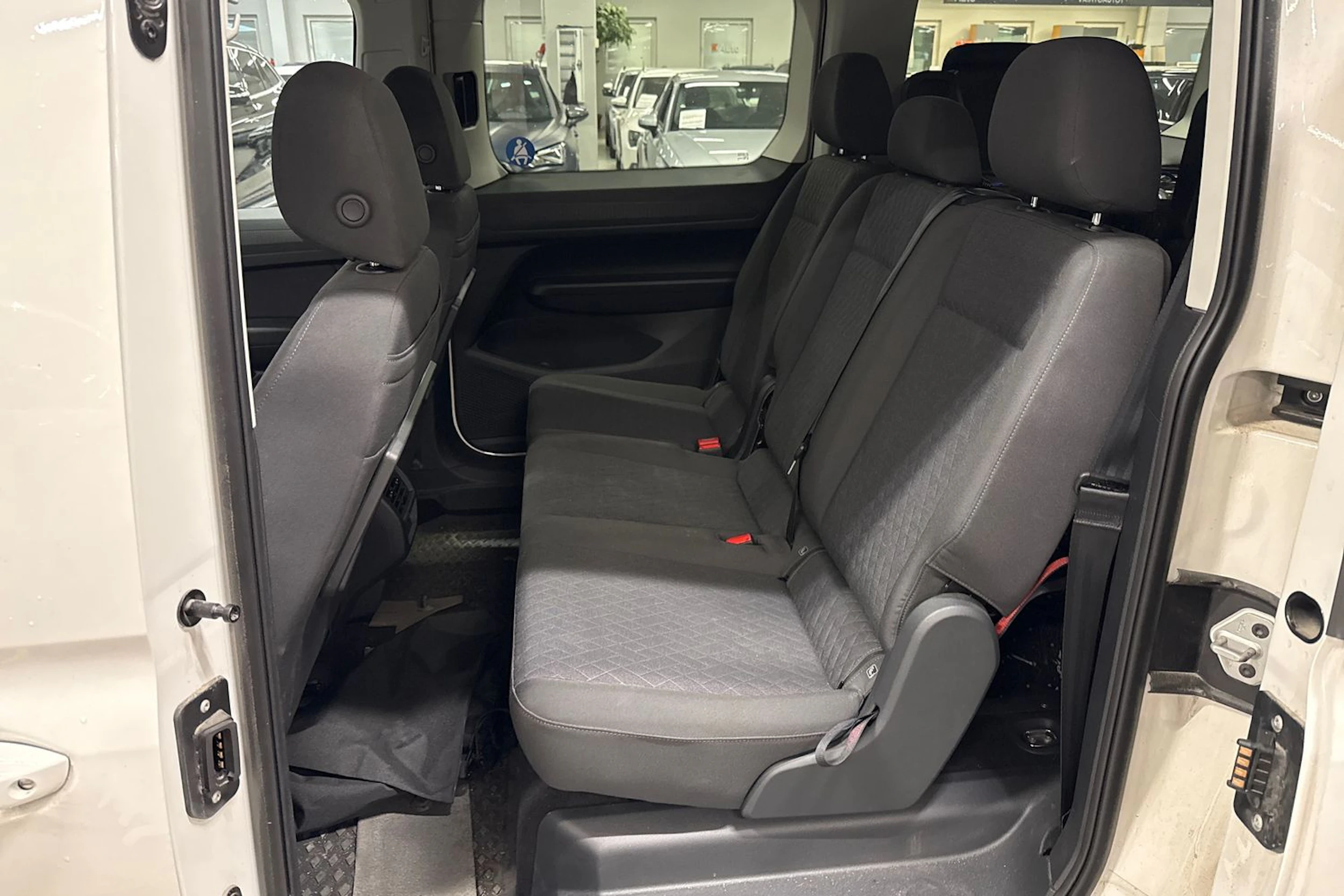 valkoinen Volkswagen Caddy Maxi 2026 kuva 4.