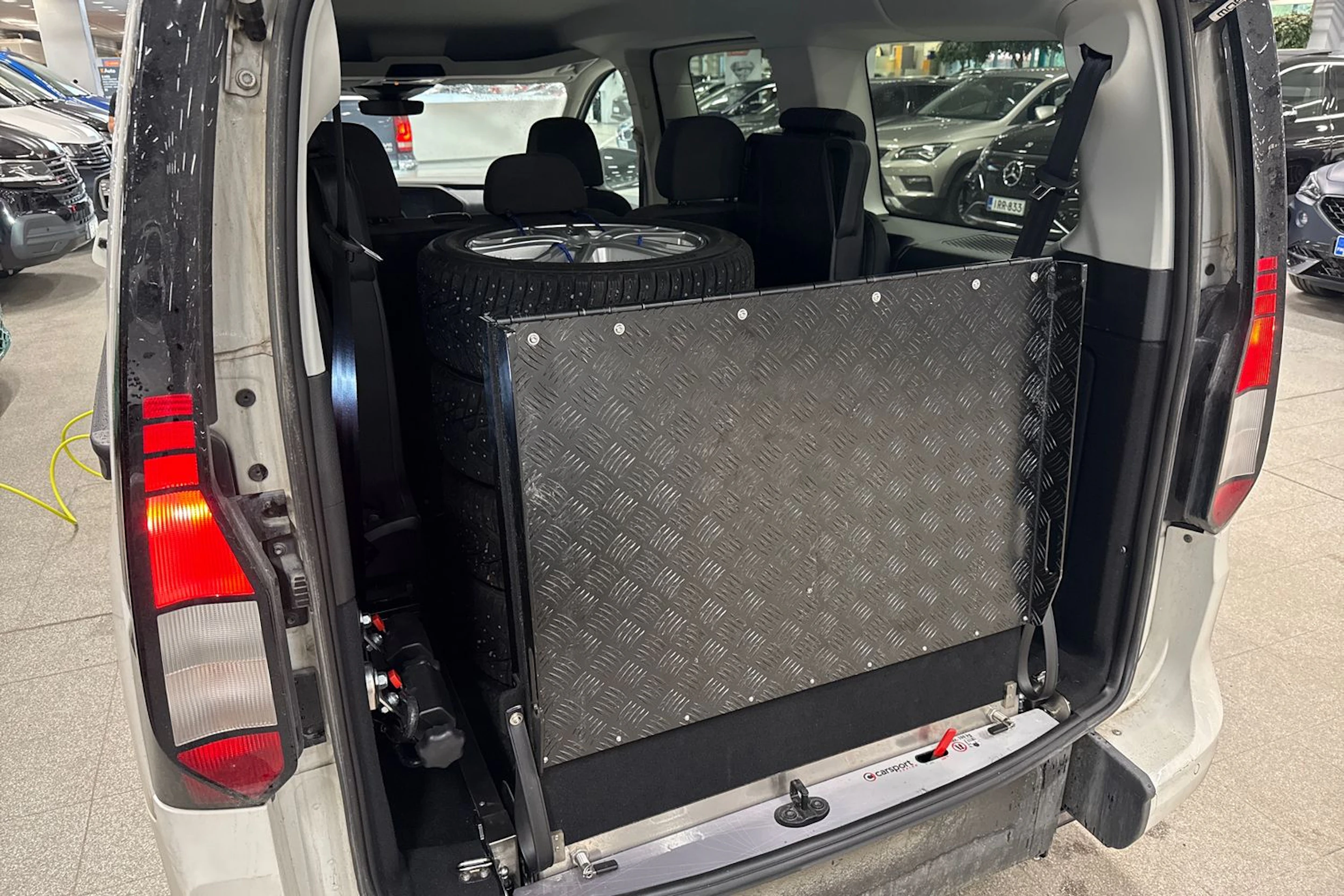 valkoinen Volkswagen Caddy Maxi 2026 kuva 5.