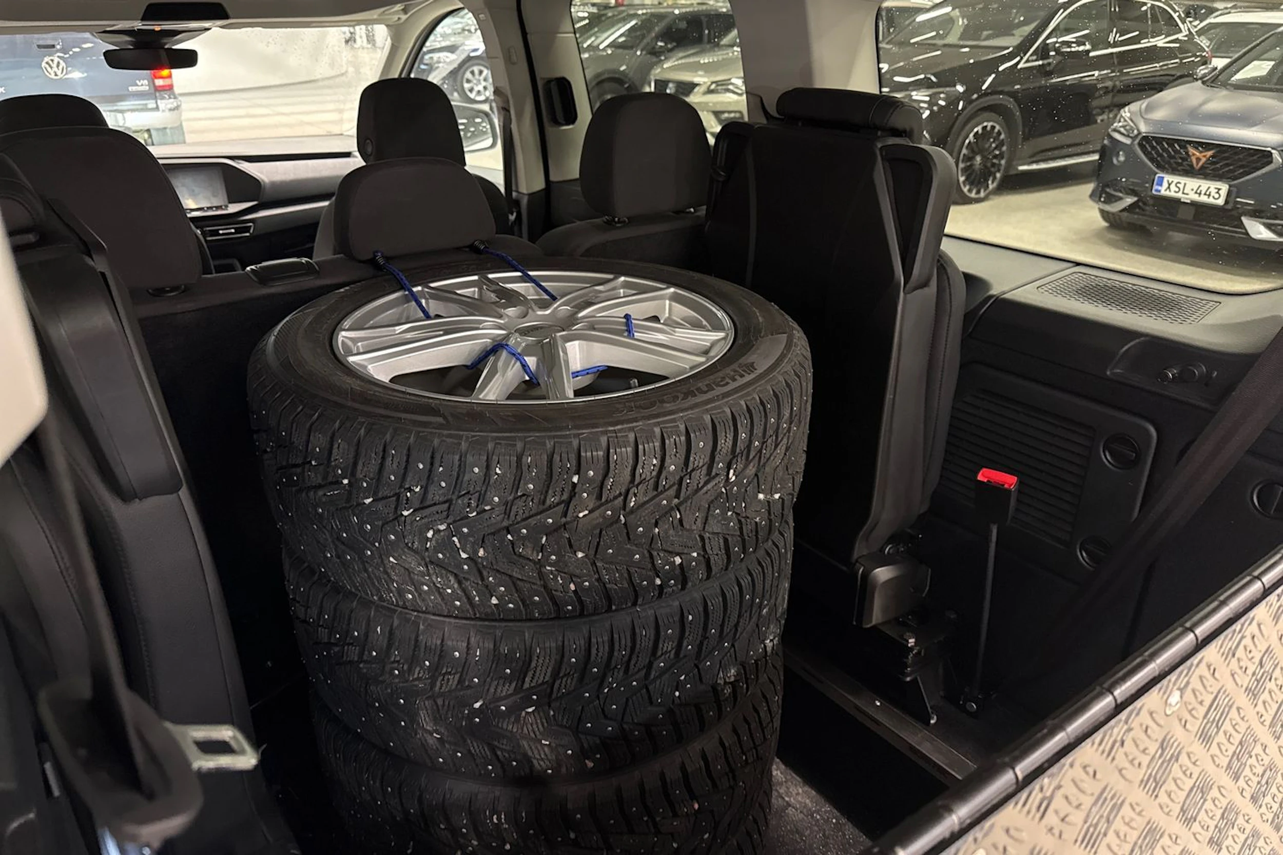valkoinen Volkswagen Caddy Maxi 2026 kuva 6.