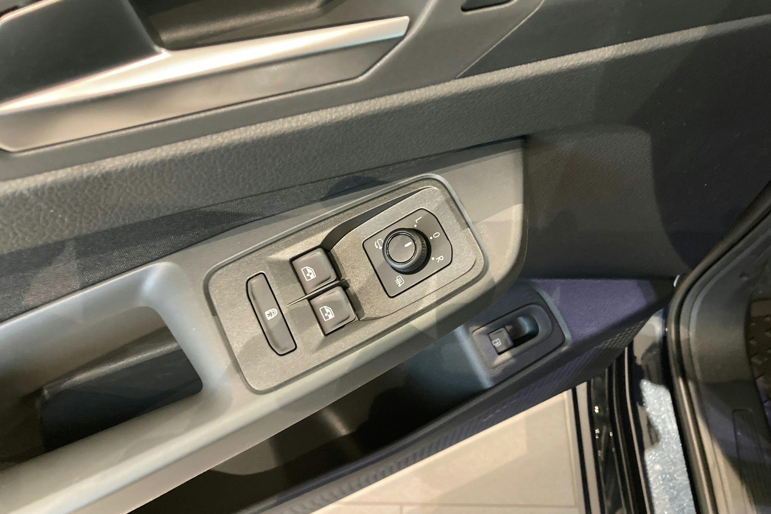 sininen Volkswagen Caddy Maxi 2026 kuva 13.