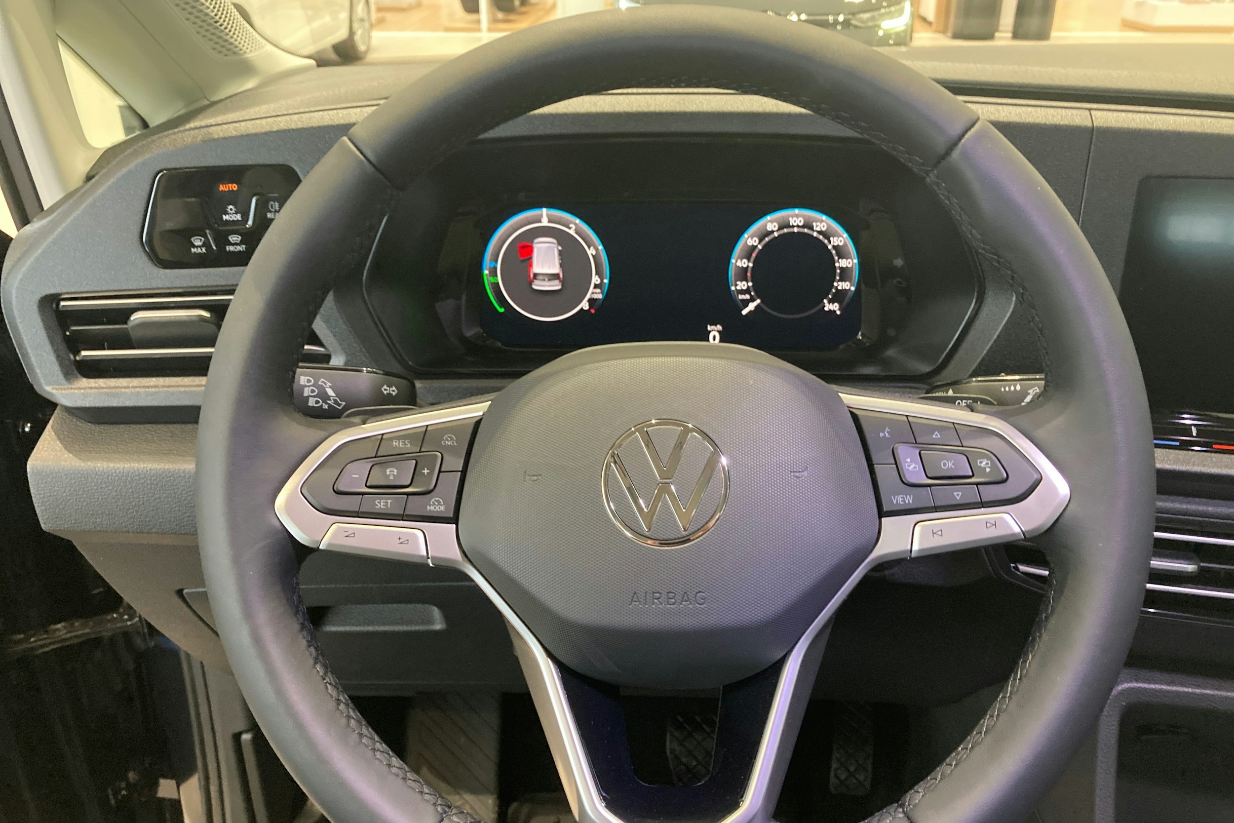 sininen Volkswagen Caddy Maxi 2026 kuva 14.