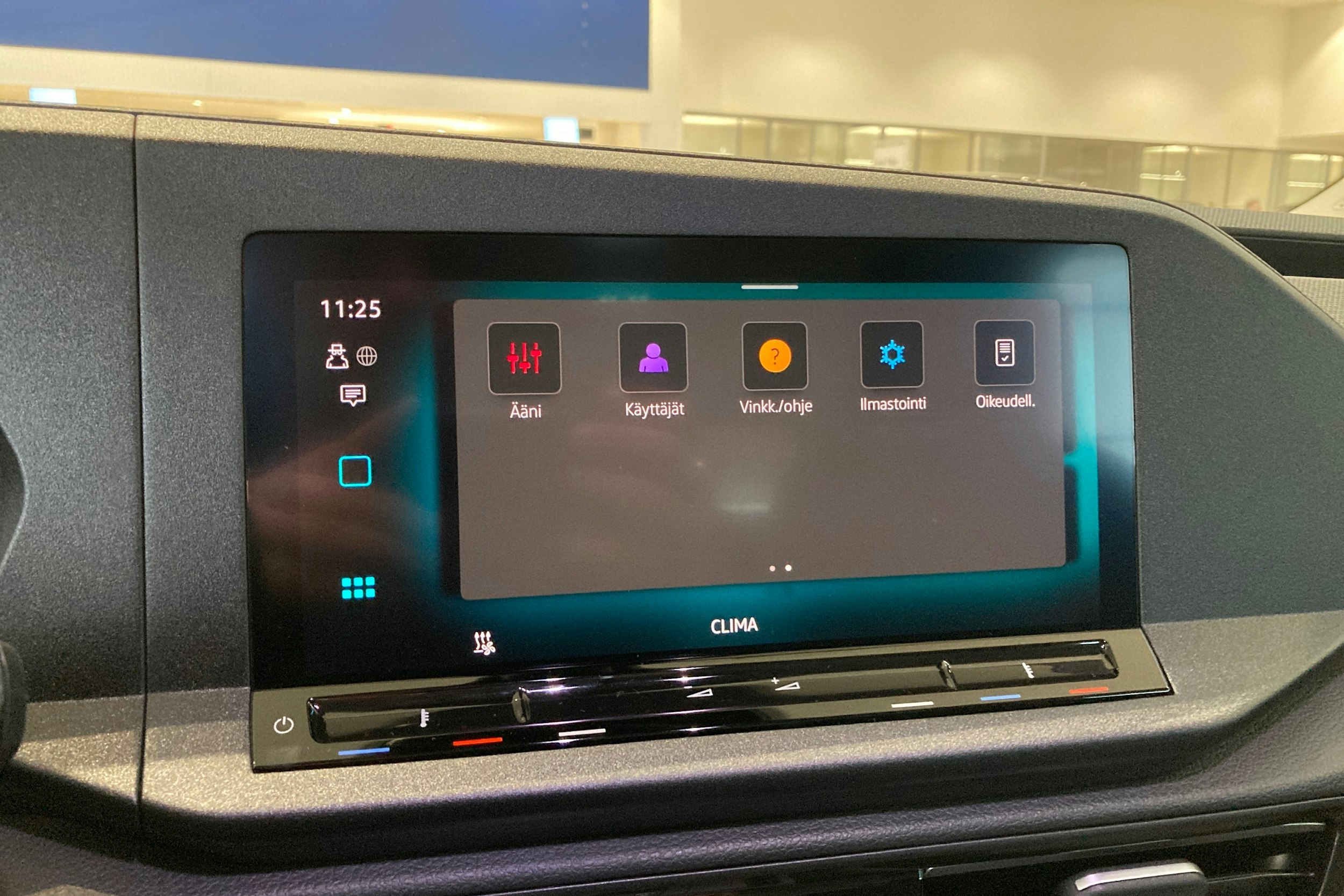 sininen Volkswagen Caddy Maxi 2026 kuva 17.