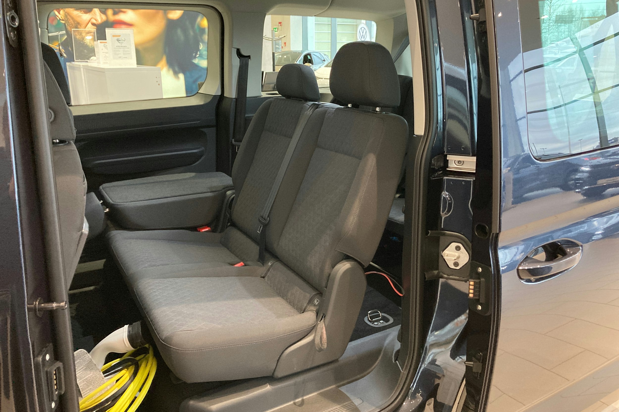 sininen Volkswagen Caddy Maxi 2026 kuva 18.