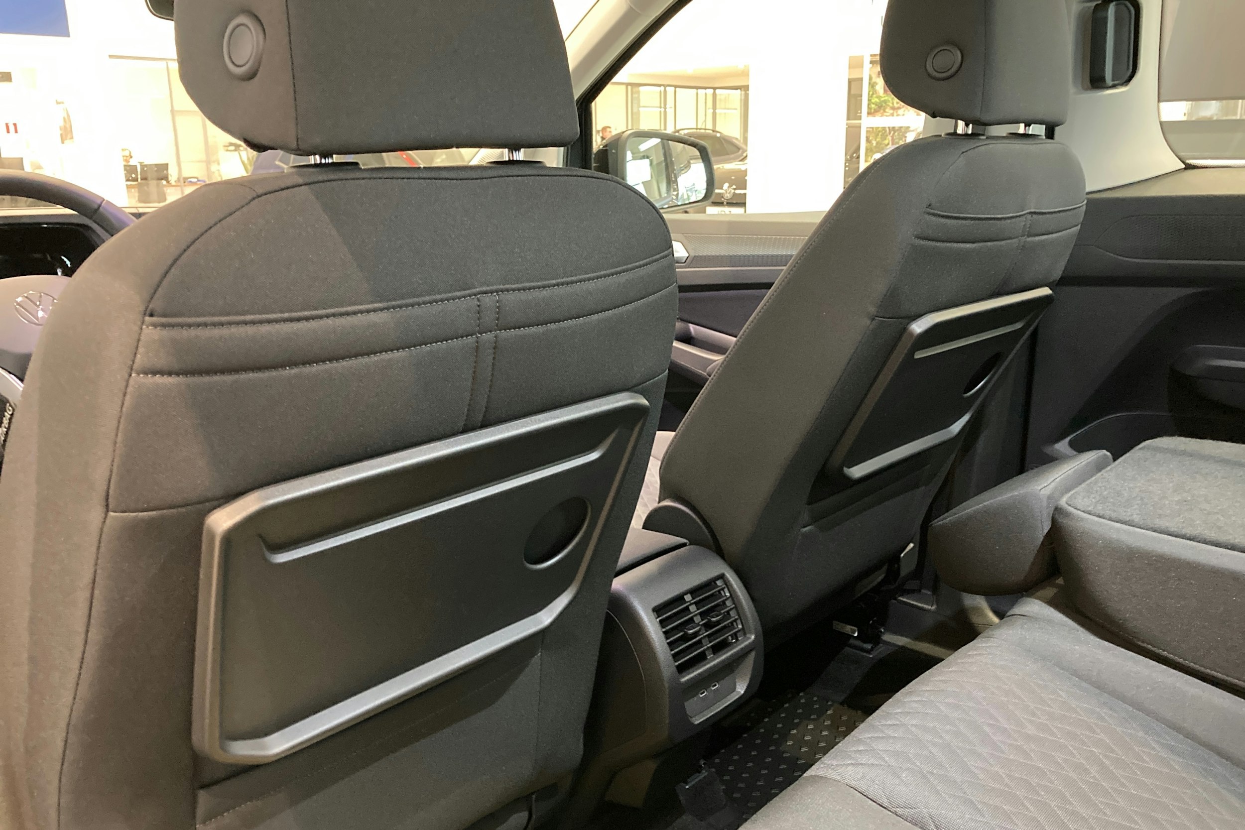 sininen Volkswagen Caddy Maxi 2026 kuva 20.