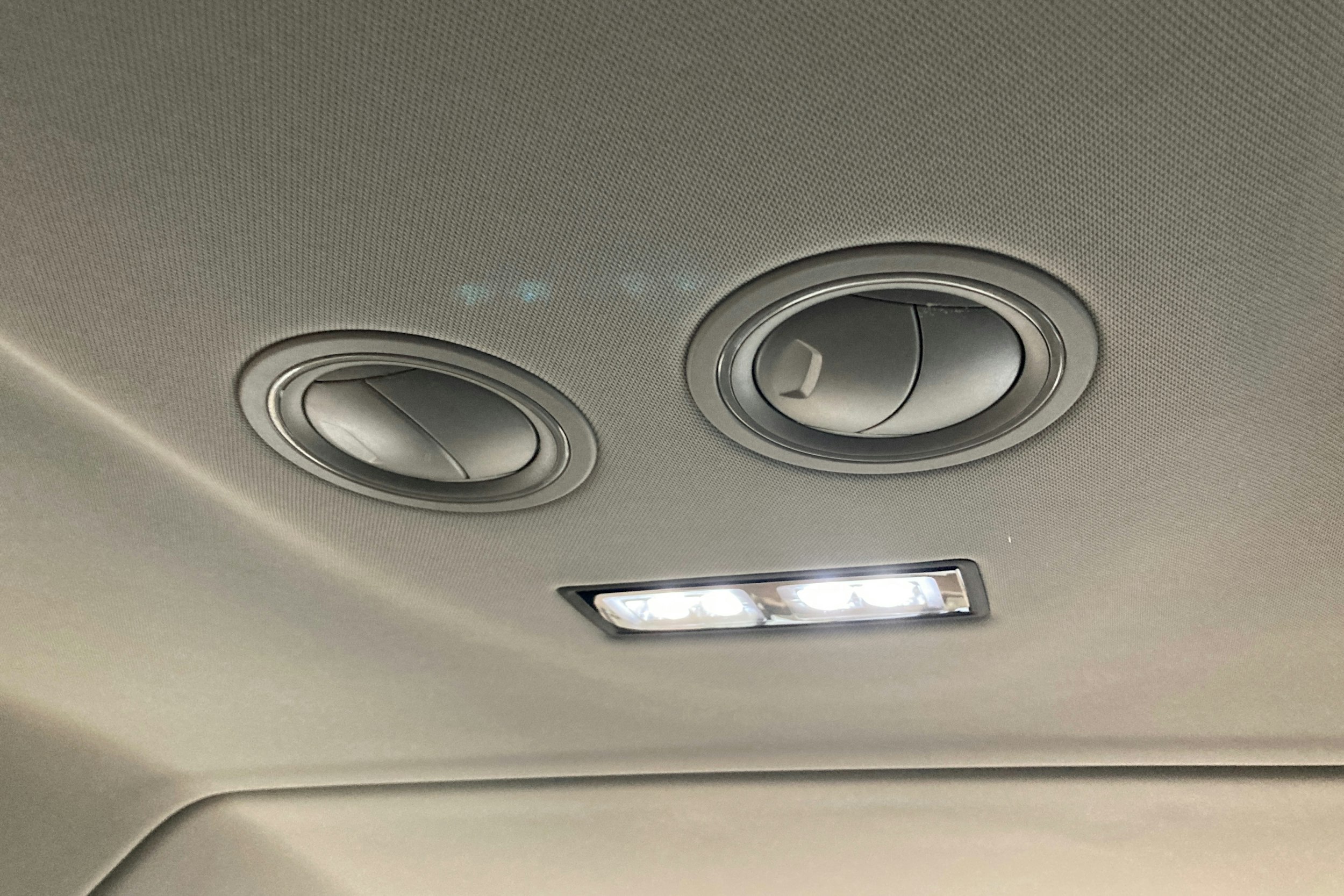 sininen Volkswagen Caddy Maxi 2026 kuva 21.