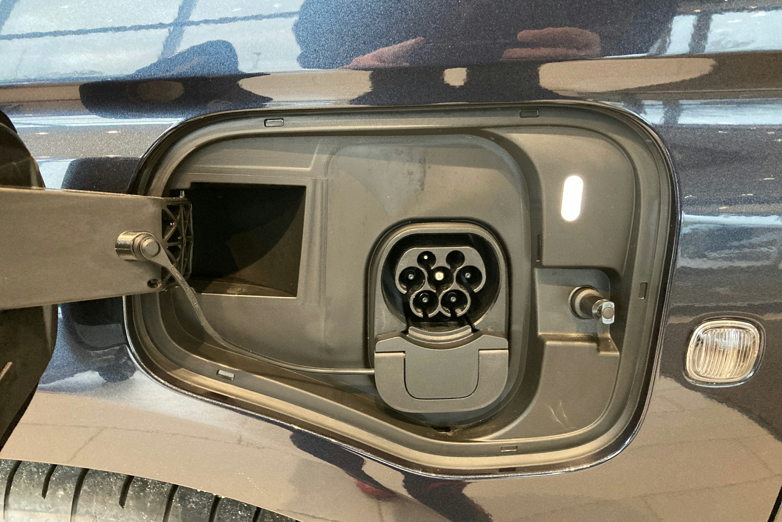 sininen Volkswagen Caddy Maxi 2026 kuva 23.