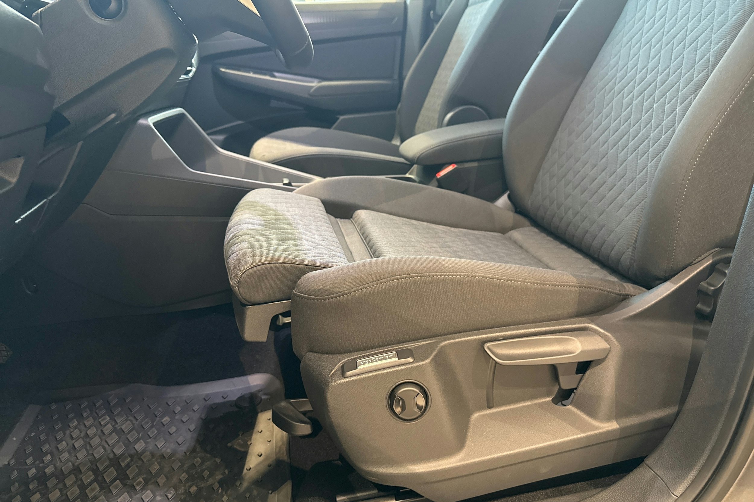 Ruskea (beige) Volkswagen Caddy Maxi 2026 kuva 15.