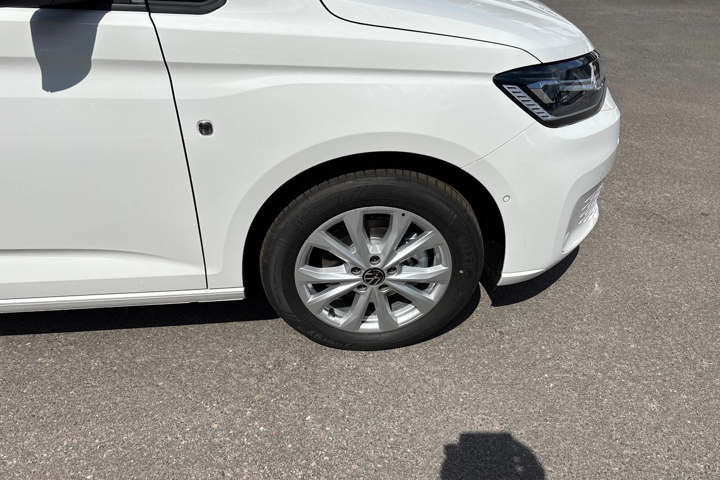 valkoinen Volkswagen Caddy Maxi 2026 kuva 10.