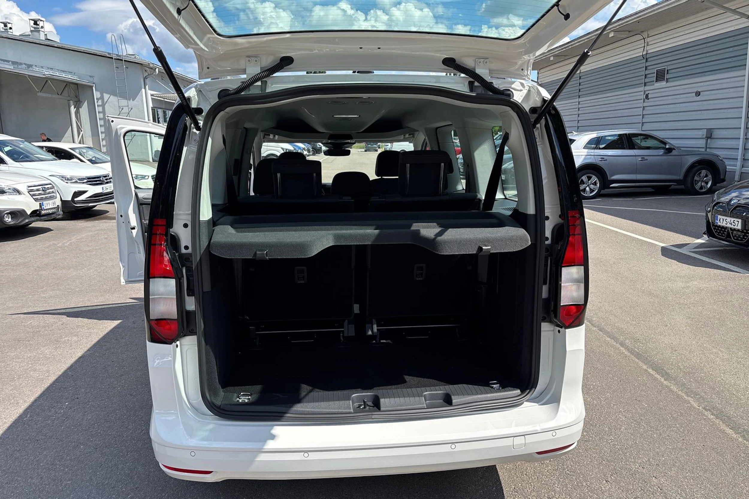 valkoinen Volkswagen Caddy Maxi 2026 kuva 11.