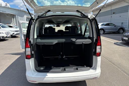 valkoinen Volkswagen Caddy Maxi 2026 kuva 11.