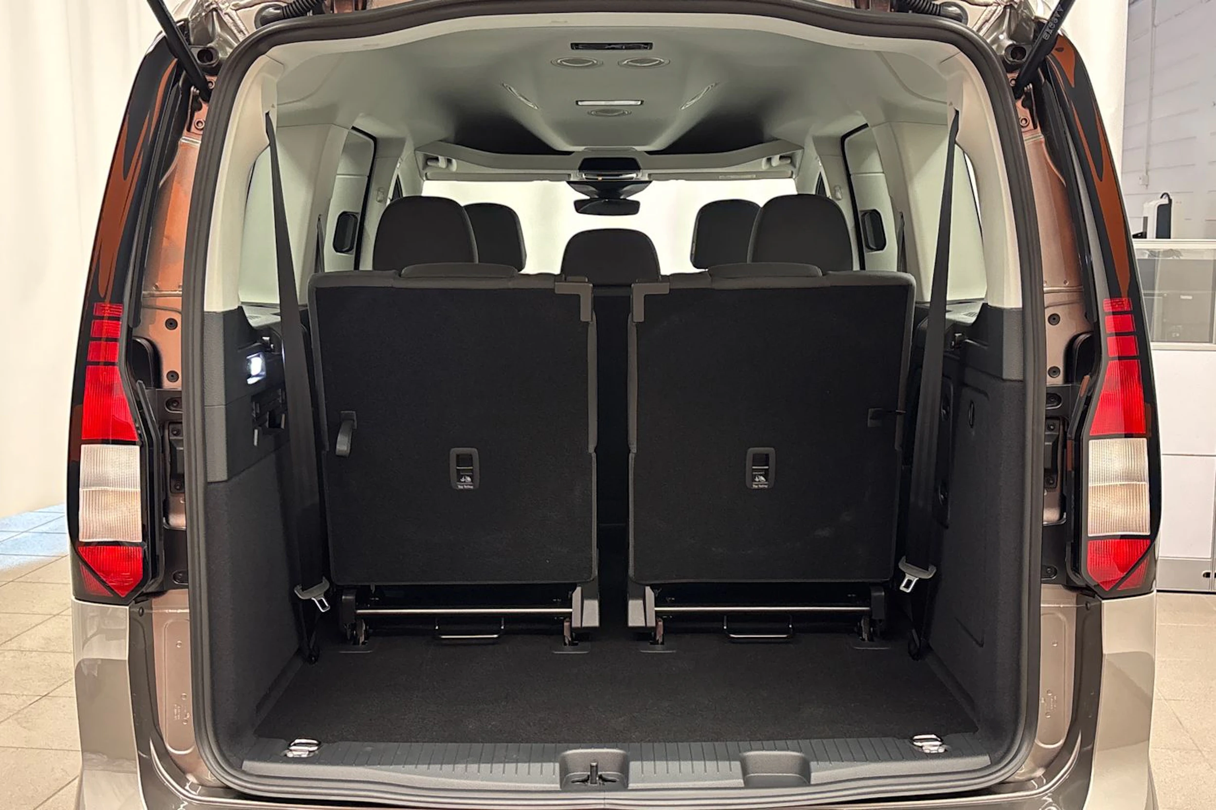 met. ruskea (beige) Volkswagen Caddy Maxi 2026 kuva 26.
