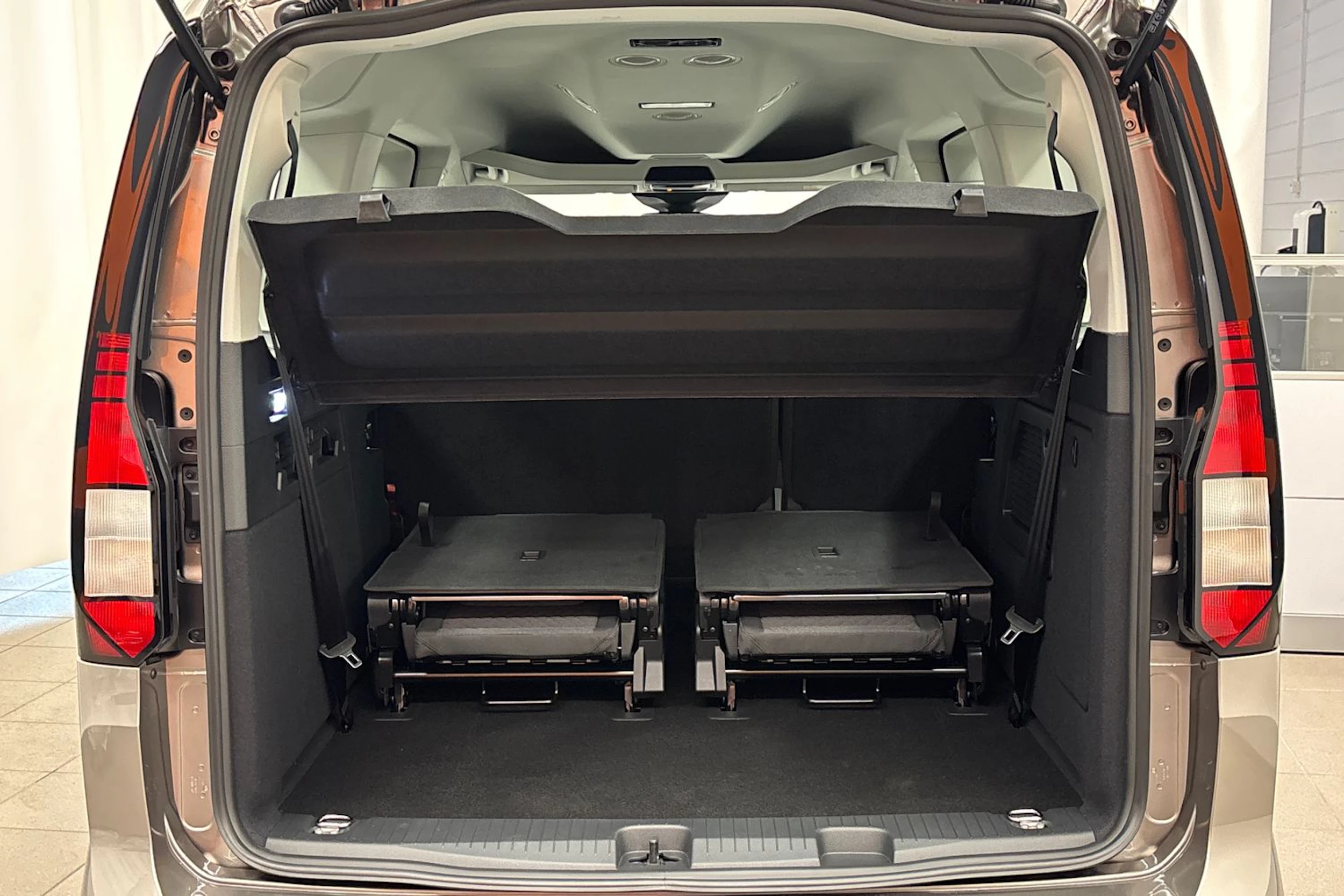 met. ruskea (beige) Volkswagen Caddy Maxi 2026 kuva 27.