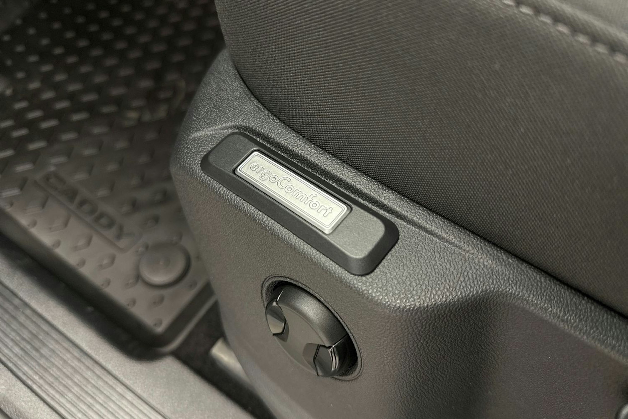 met. harmaa Volkswagen Caddy Maxi 2026 kuva 15.