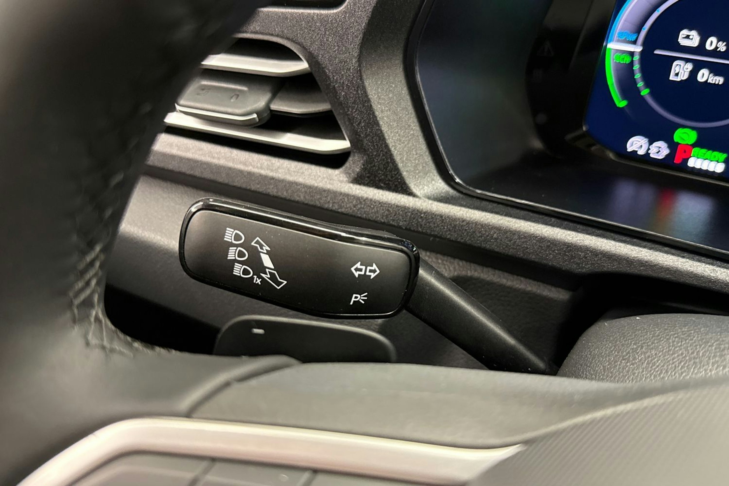 met. harmaa Volkswagen Caddy Maxi 2026 kuva 19.