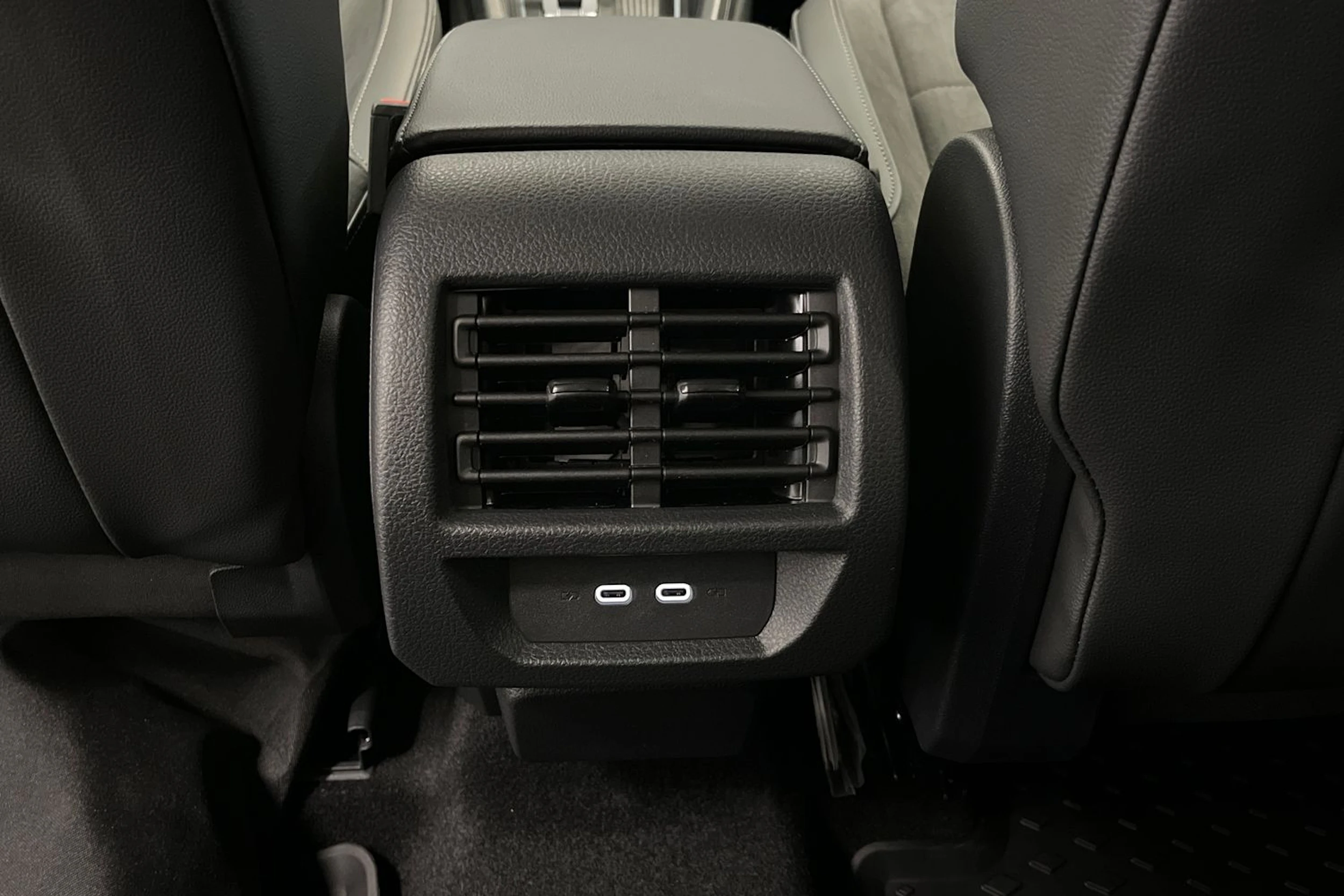 Valkoinen Volkswagen Caddy 2026 kuva 13.