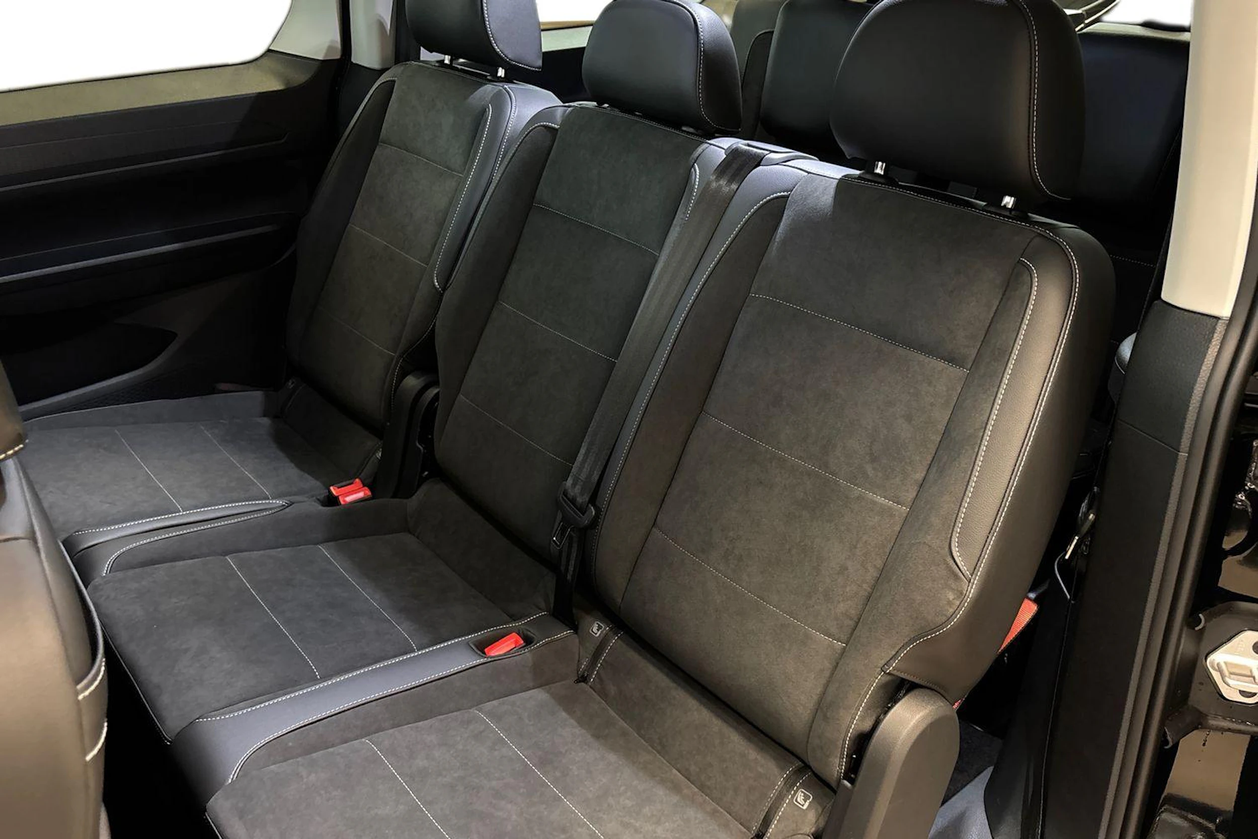 musta Volkswagen Caddy 2027 kuva 11.