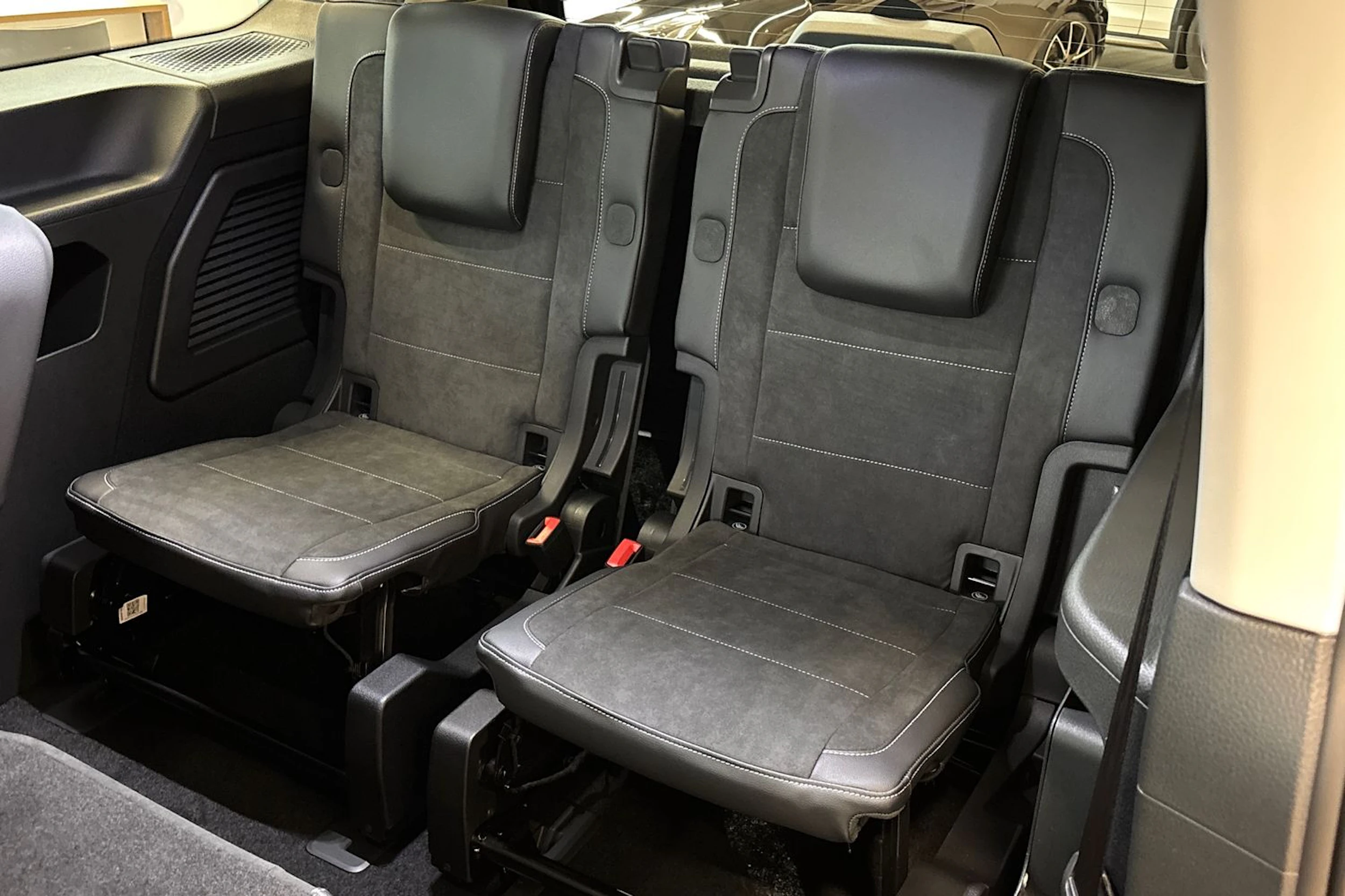 musta Volkswagen Caddy 2027 kuva 17.