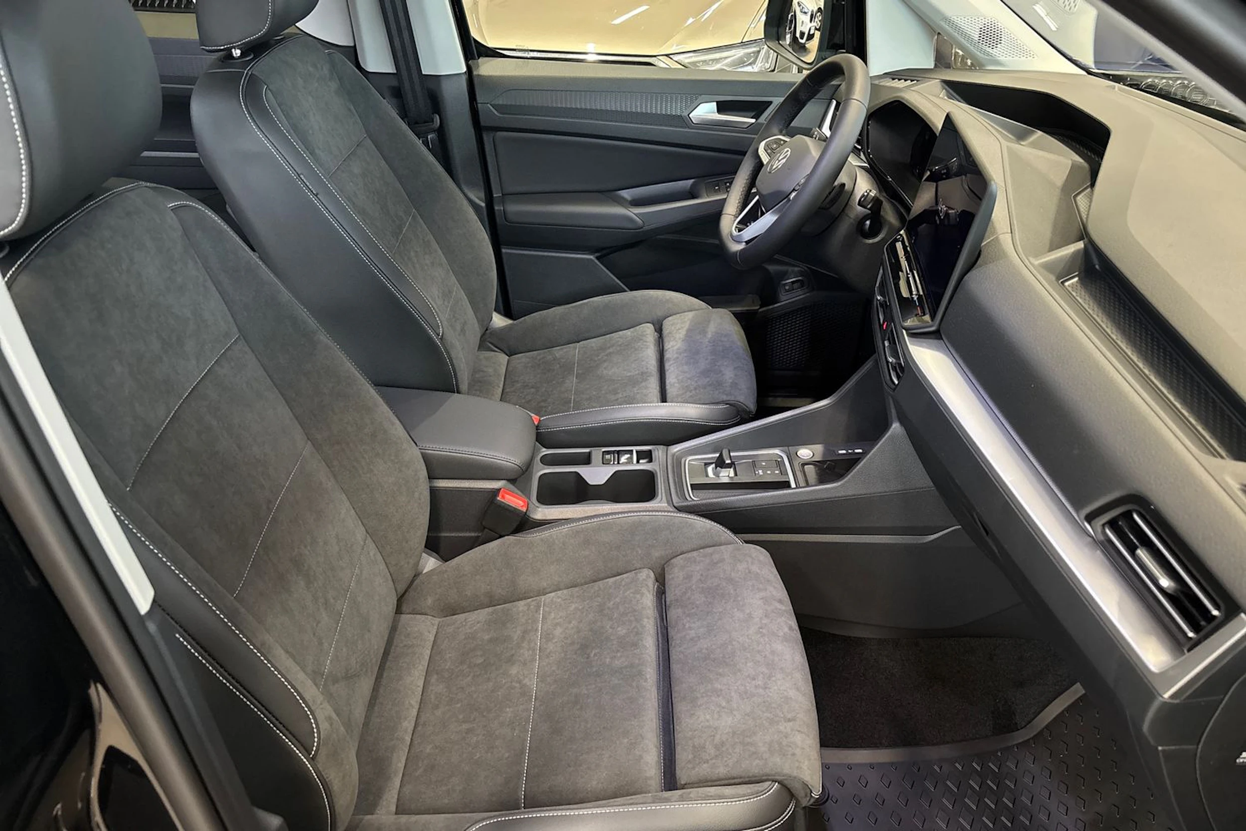 musta Volkswagen Caddy 2027 kuva 21.