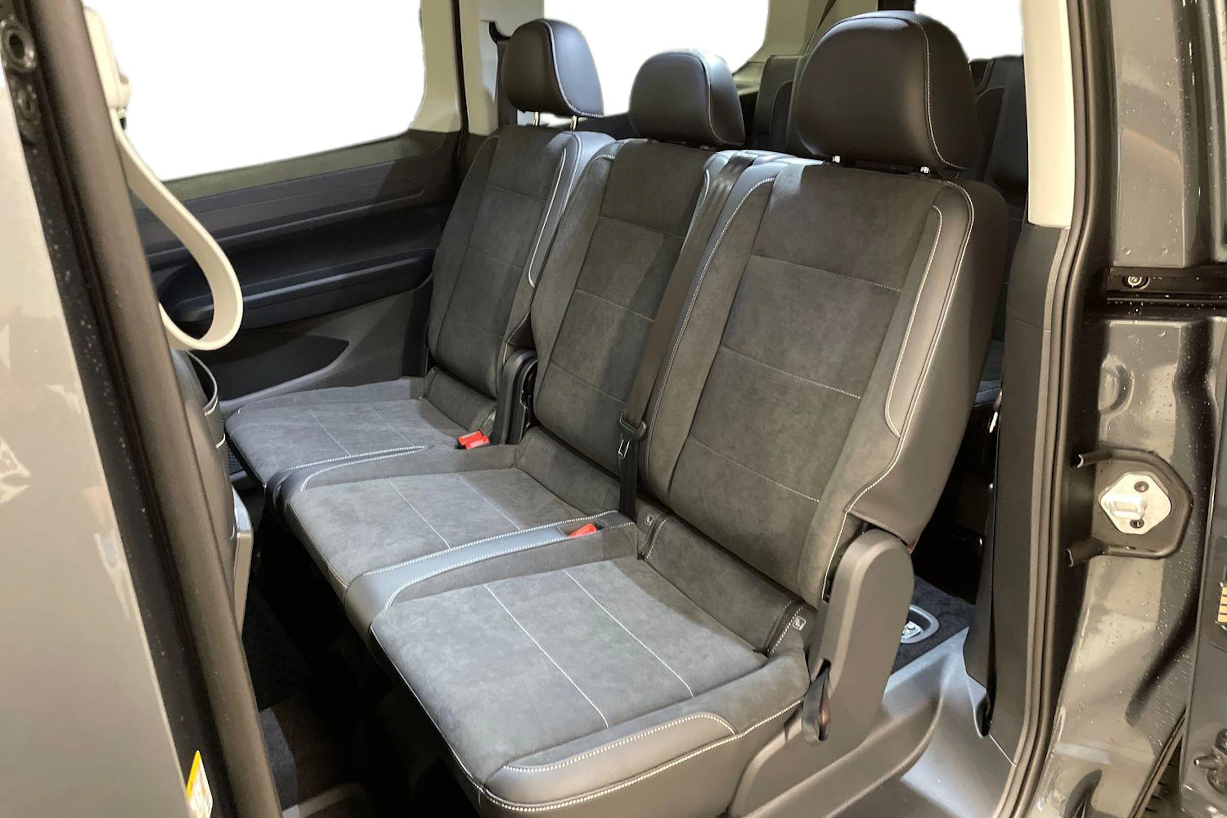 met. harmaa Volkswagen Caddy Maxi 2027 kuva 11.