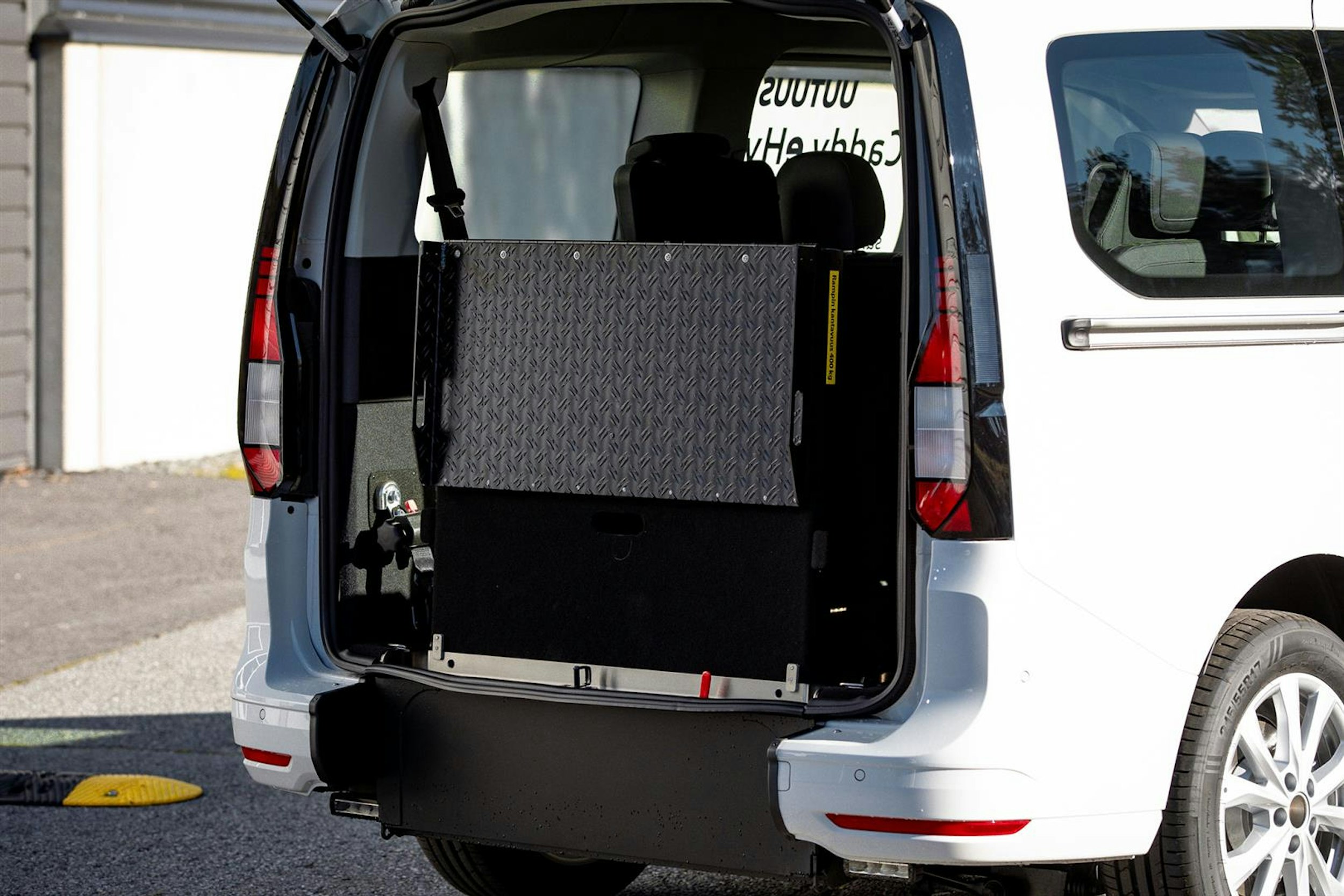 valkoinen Volkswagen Caddy Maxi 2026 kuva 2.