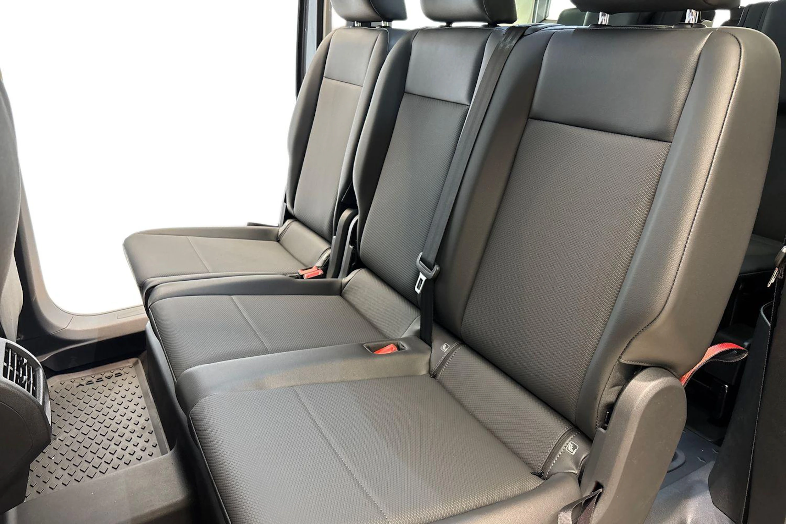 harmaa Volkswagen Caddy Maxi 2026 kuva 8.