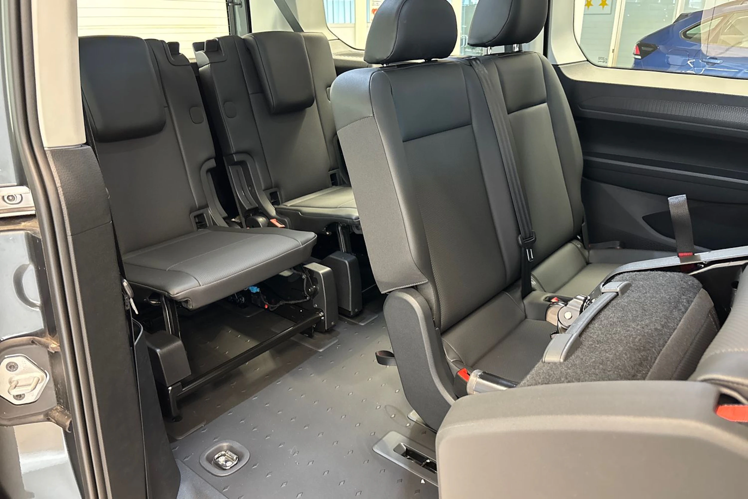 harmaa Volkswagen Caddy Maxi 2026 kuva 11.