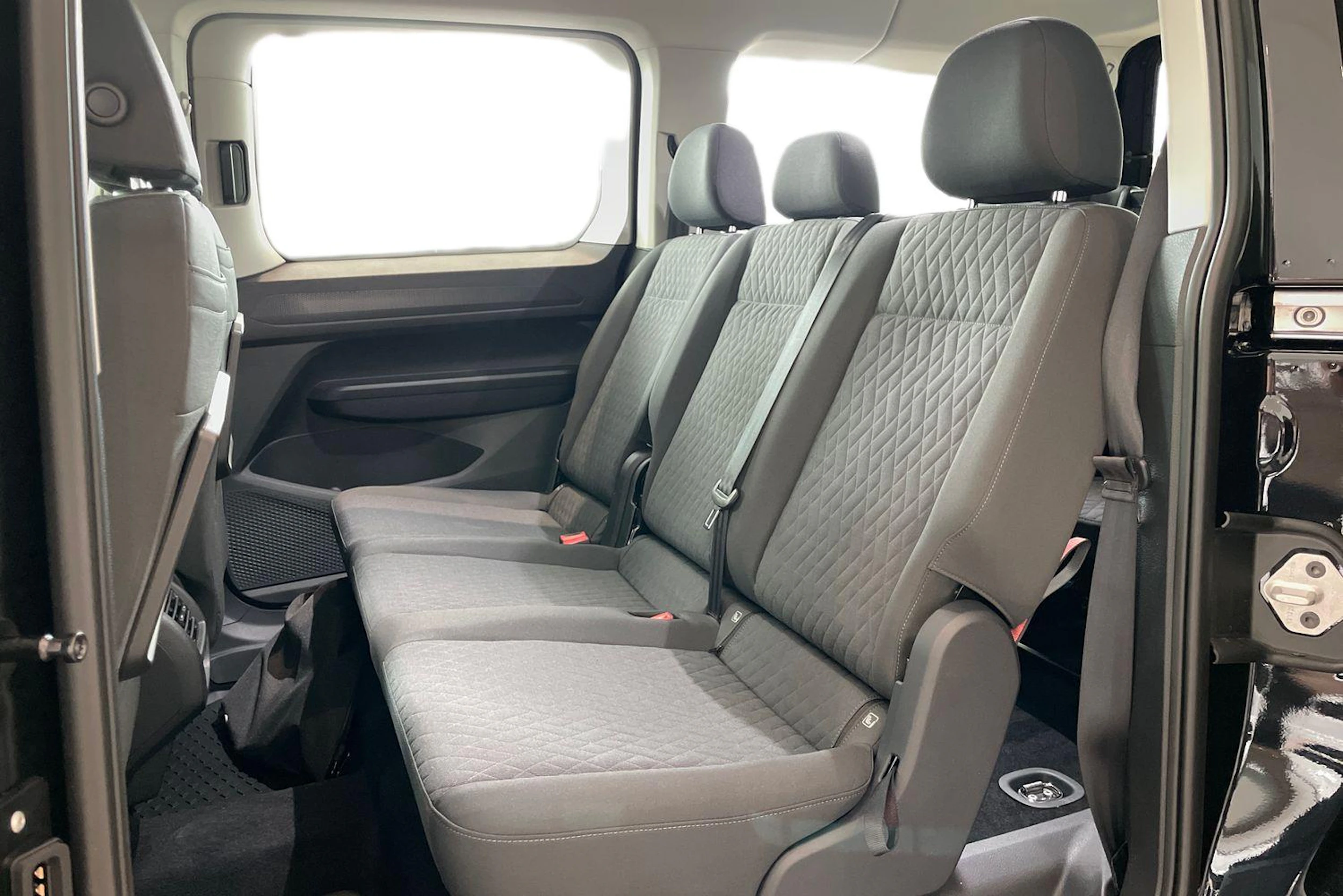musta Volkswagen Caddy Maxi 2026 kuva 11.