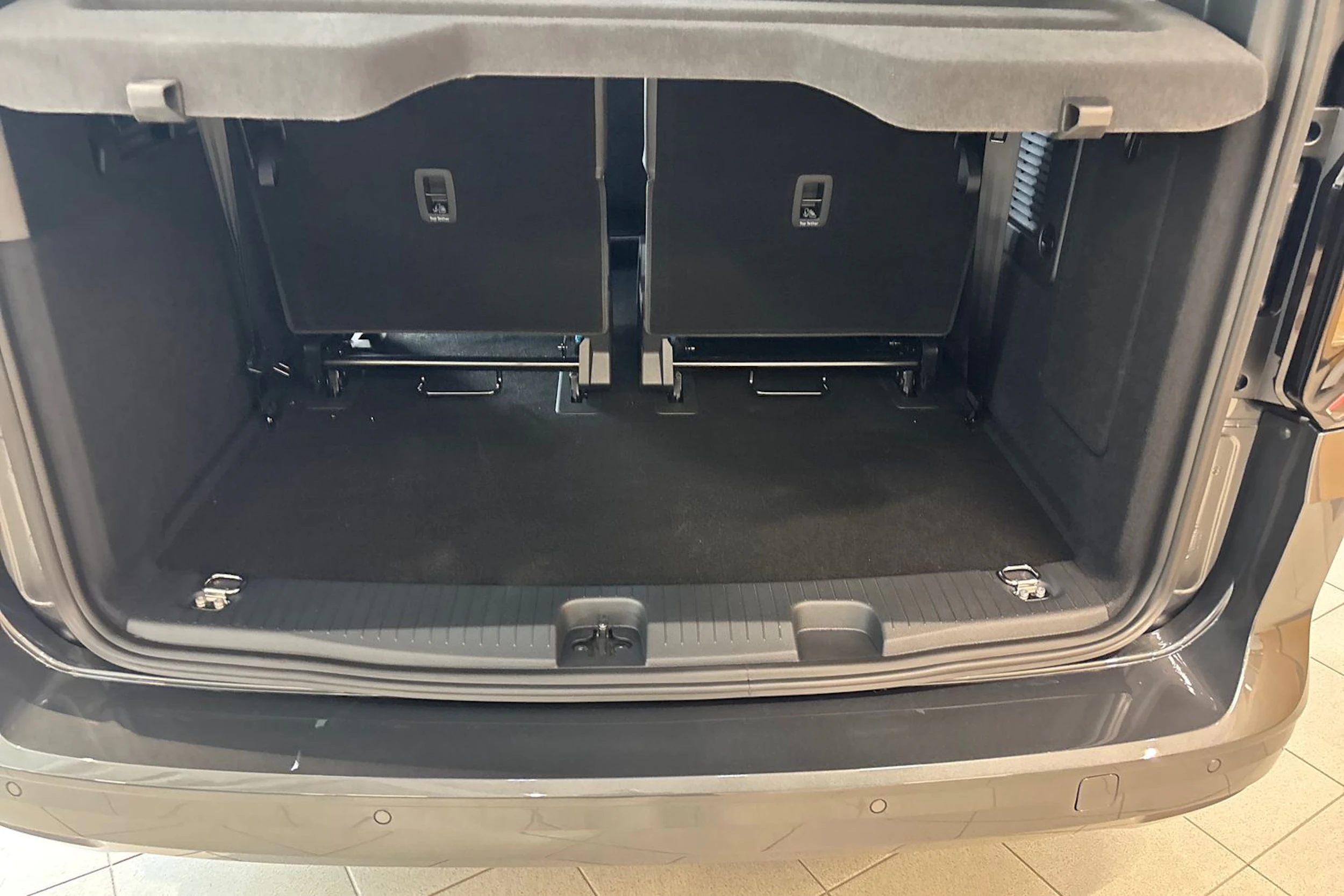 harmaa Volkswagen Caddy 2026 kuva 14.