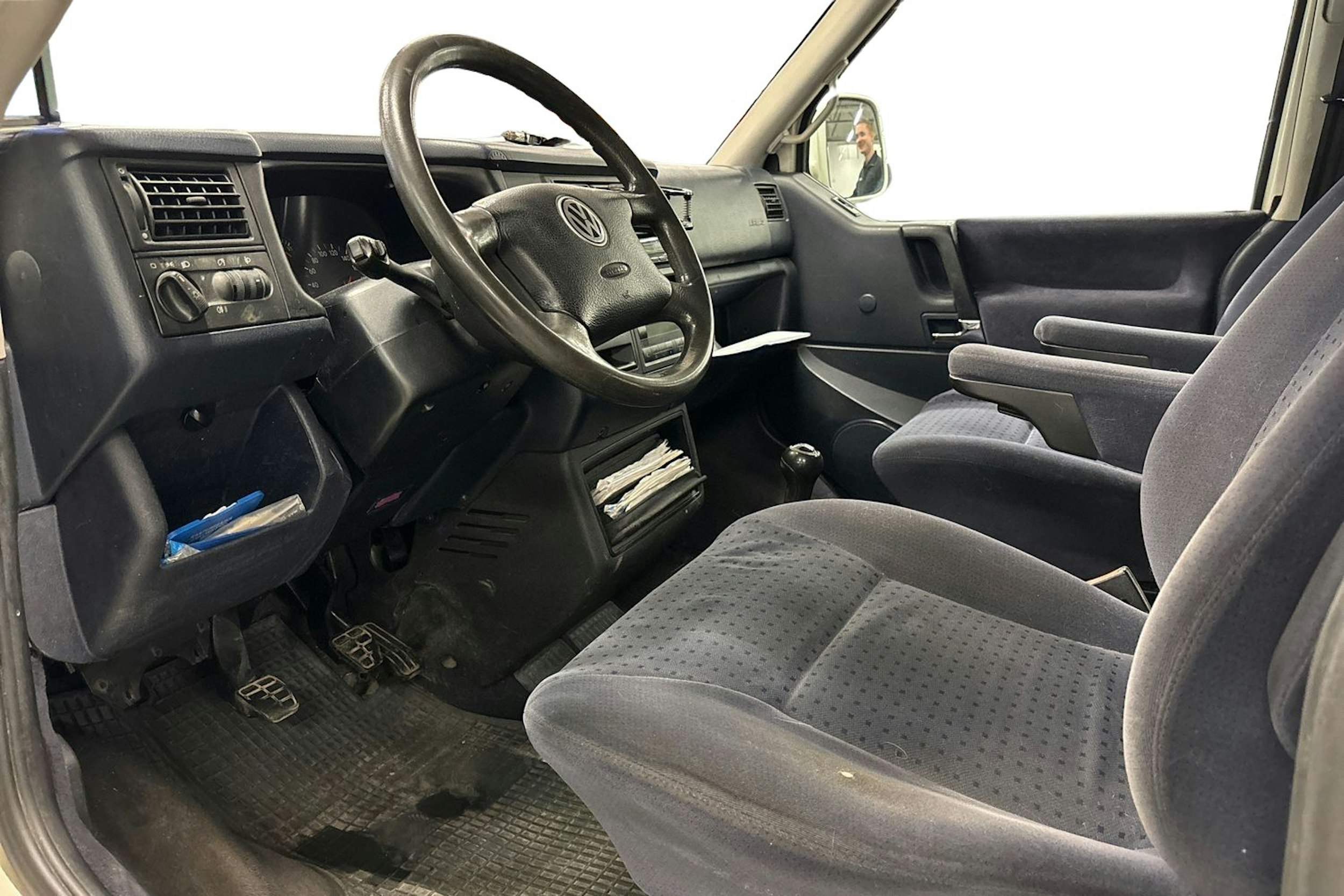 valkoinen Volkswagen Caravelle 2001 kuva 7.