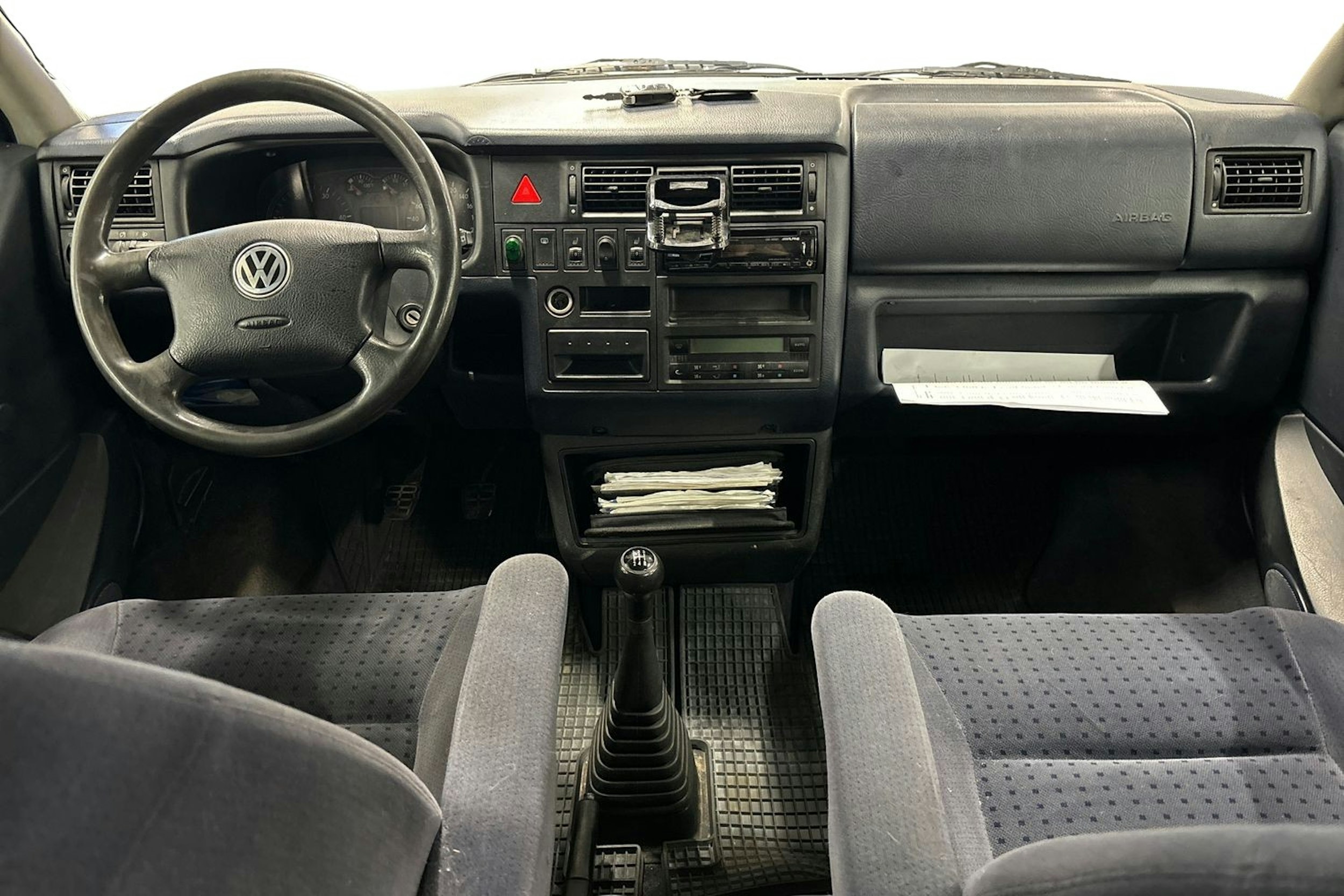 valkoinen Volkswagen Caravelle 2001 kuva 9.