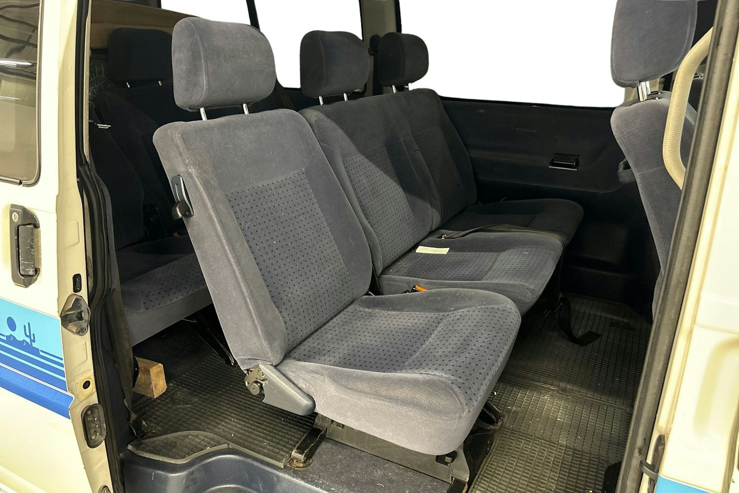 valkoinen Volkswagen Caravelle 2001 kuva 10.
