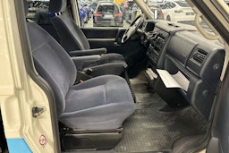 valkoinen Volkswagen Caravelle 2001 kuva 13.