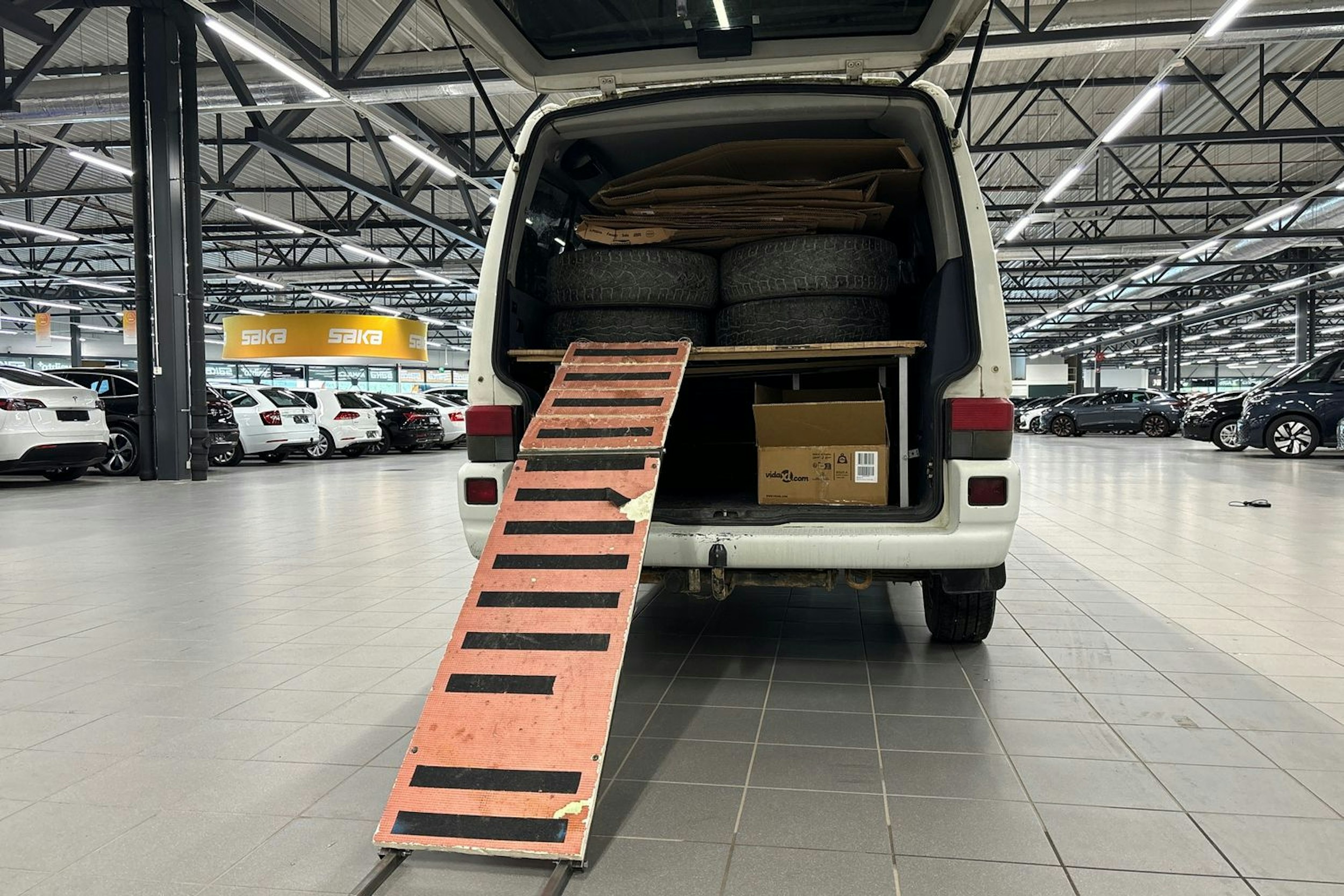 valkoinen Volkswagen Caravelle 2001 kuva 17.